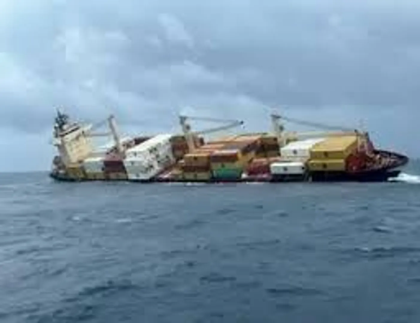 liberian-ship-sinks-off-kochi-coast-crew-rescued-oil-leak-prevention