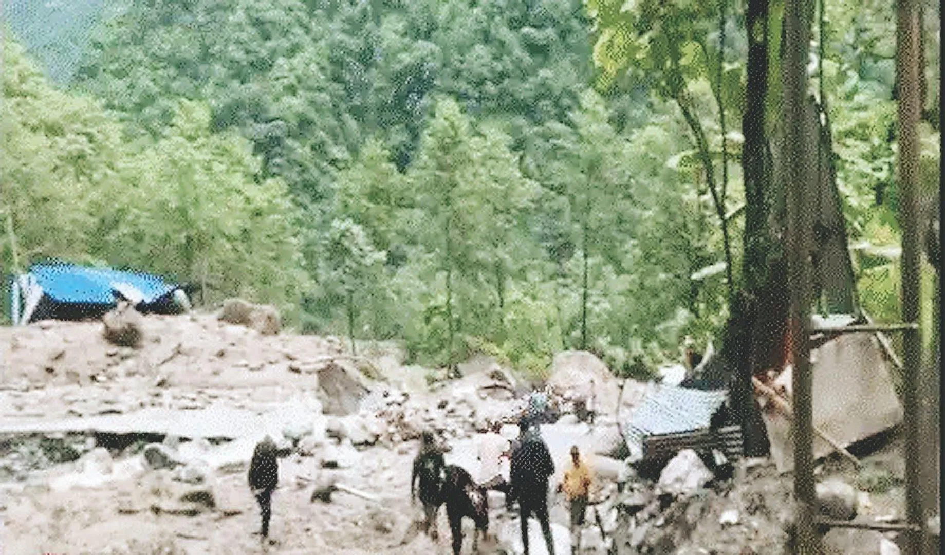 पूर्वोत्तर में मानसून का प्रकोप: असम में लैंडस्लाइड से 5 की मौत, मिजोरम में होटल-घर ढहे, हजारों बाढ़ से प्रभावित