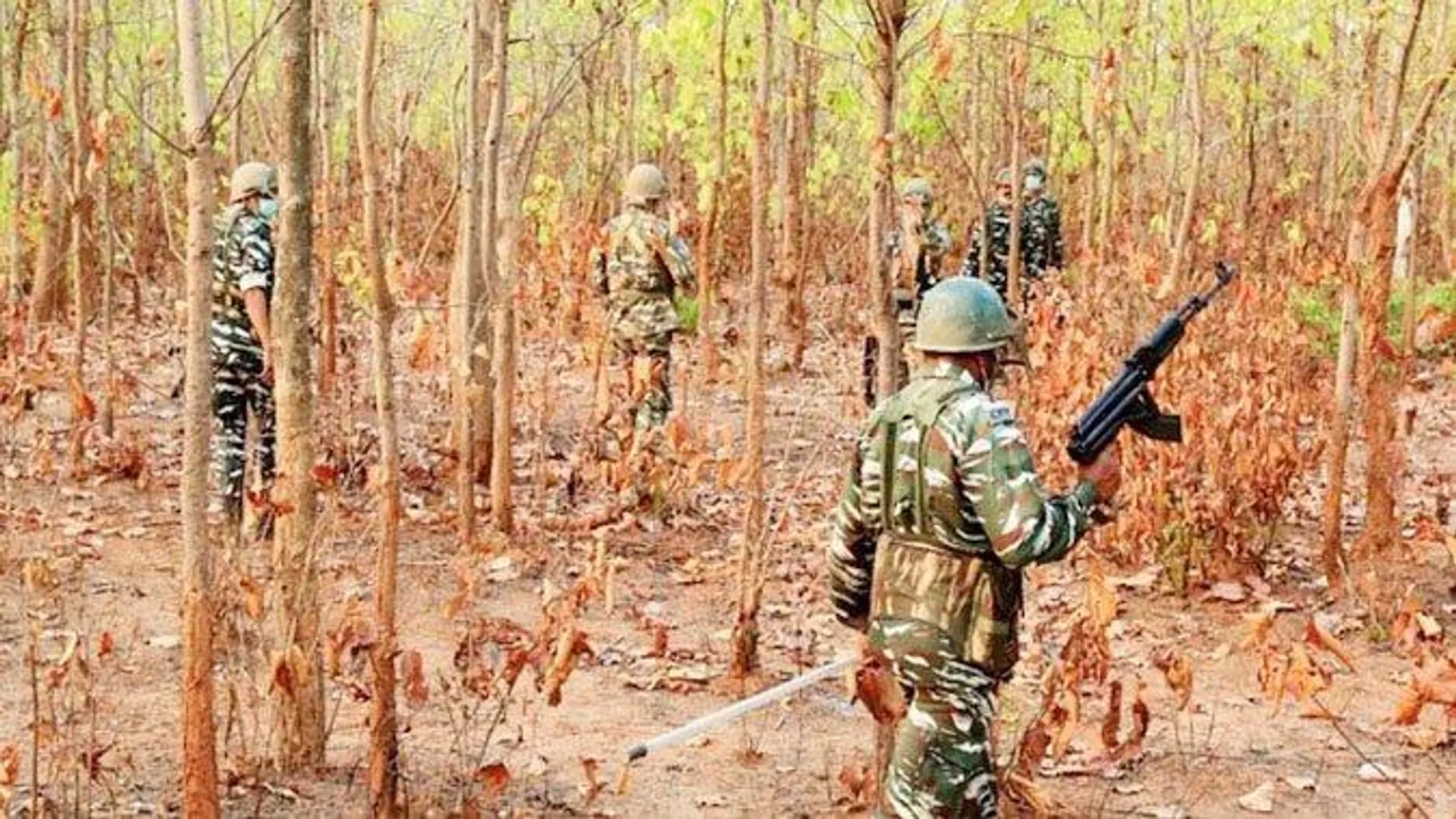 छत्तीसगढ़-तेलंगाना सीमा पर नक्सली हमला: आइईडी ब्लास्ट में तीन जवान शहीद, तीन घायल; मुठभेड़ जारी