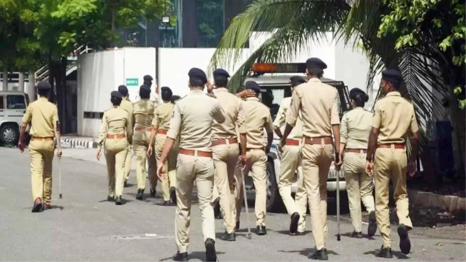 मुंबई समेत महाराष्ट्र के कई शहरों में हाई अलर्ट, पुलिस कंट्रोल रूम को बम धमाके की धमकी