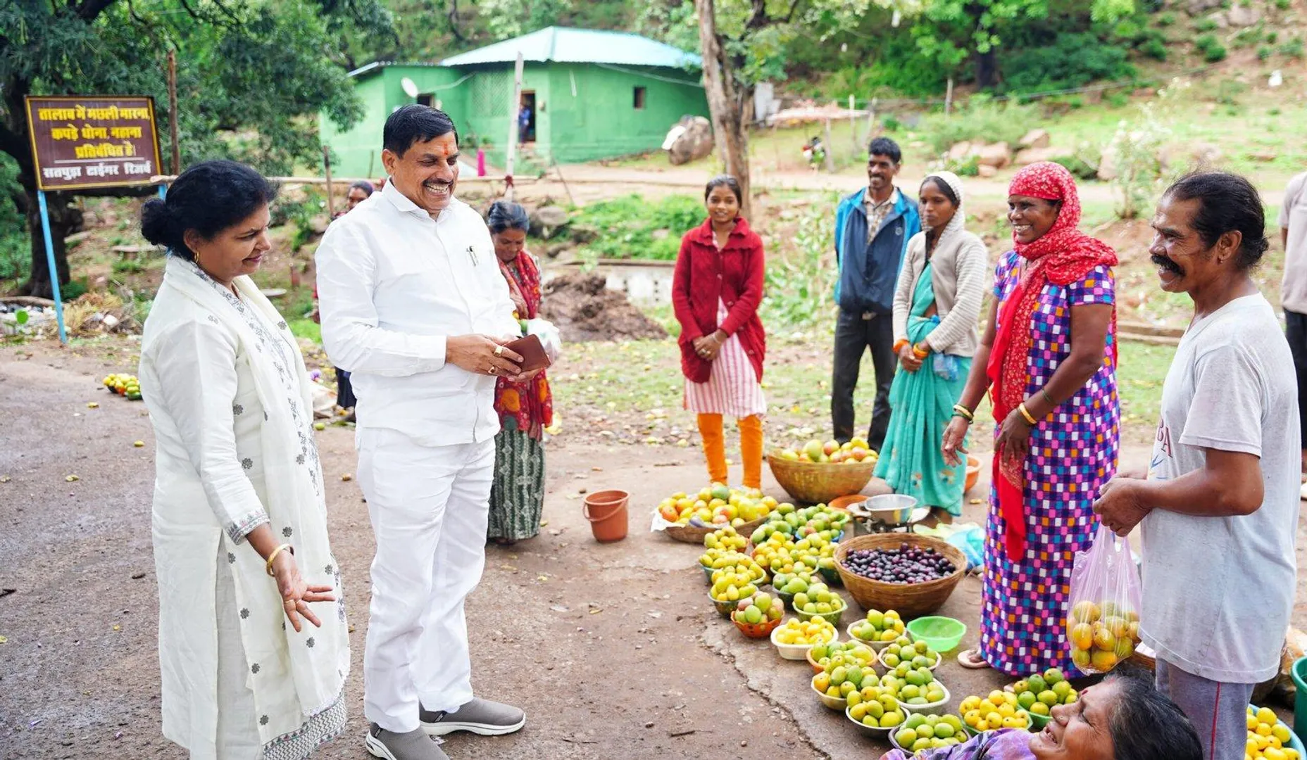 cm-mohan-yadav-pachmarhi-aam-vikreta