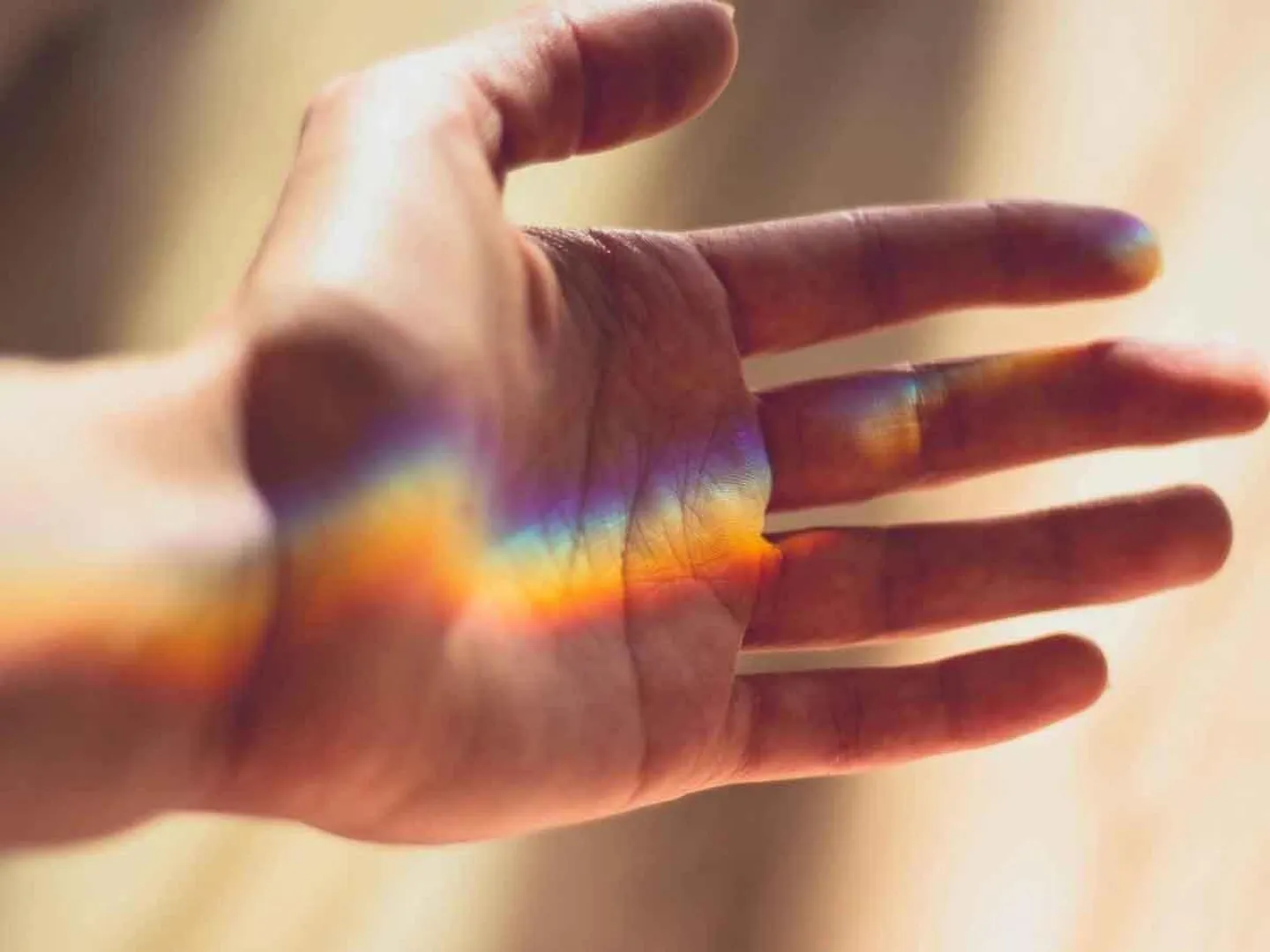 हथेली में राहु रेखा का संकेत: जीवन में कष्ट, रोग और मानसिक तनाव का कारण बनती है यह रेखा