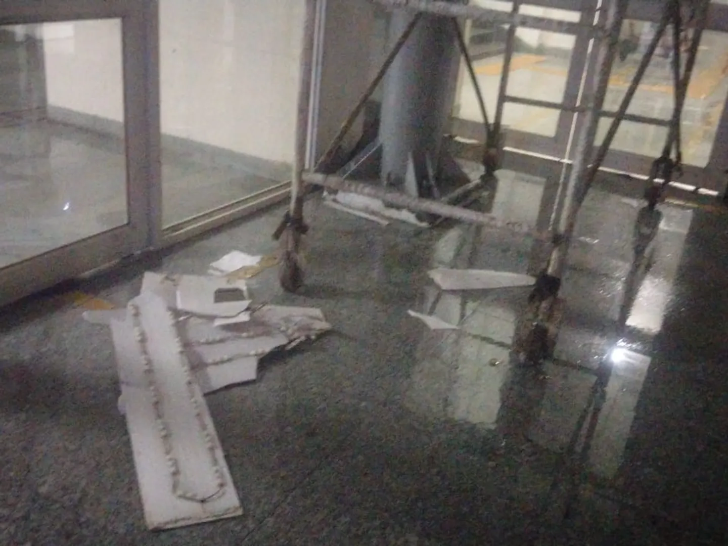 bhopal-rani-kamlapati-station-chhajja-collapse-aandhi-hadsa