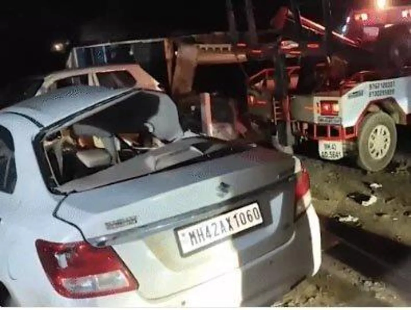 पुणे में भीषण सड़क हादसा: खड़ी पिकअप से टकराई तेज़ रफ्तार कार, 6 साल के बच्चे सहित 8 की मौत