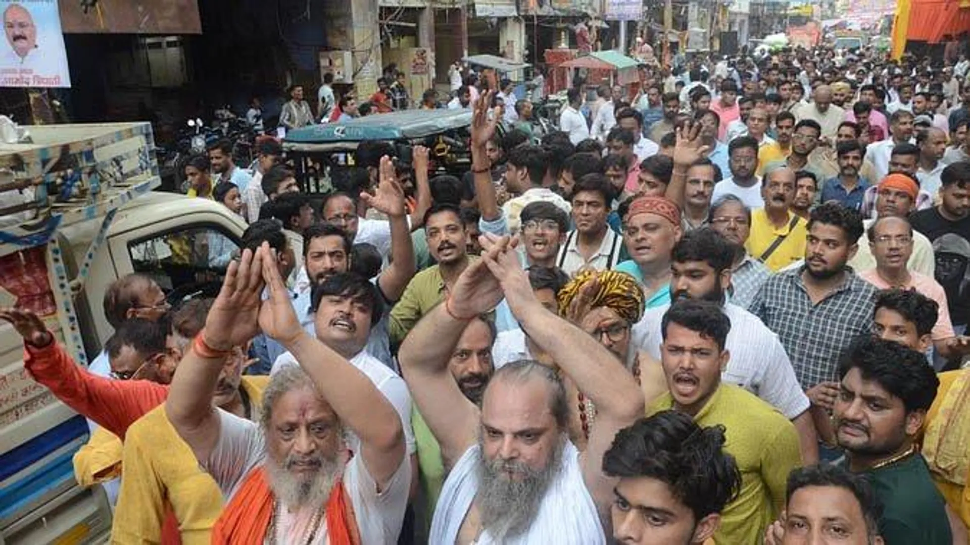 पुरी में भगदड़ के बाद भी उमड़ा आस्था का सैलाब, भगवान जगन्नाथ के दर्शन को जुटे हजारों श्रद्धालु