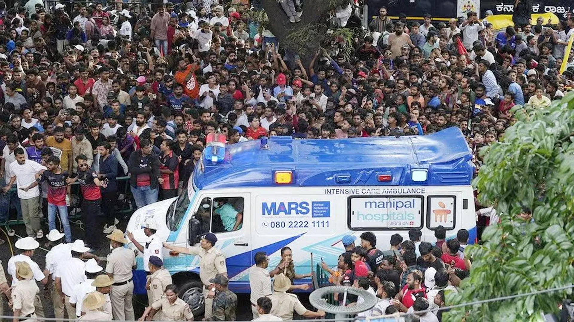 चिन्नास्वामी स्टेडियम भगदड़ पर बड़ा एक्शन: RCB के मार्केटिंग हेड समेत 4 गिरफ्तार, हाई कोर्ट ने मांगी रिपोर्ट