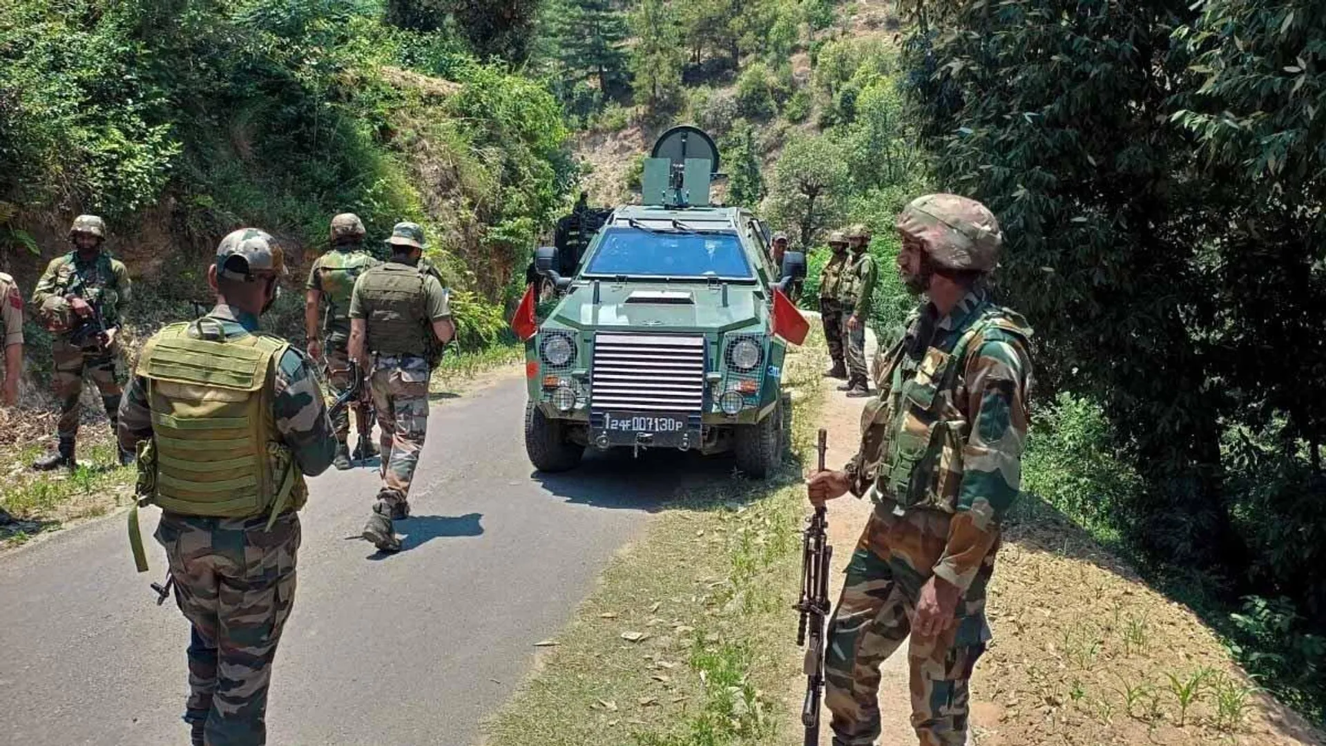 सोपोर में तीन आतंकी मददगार गिरफ्तार,