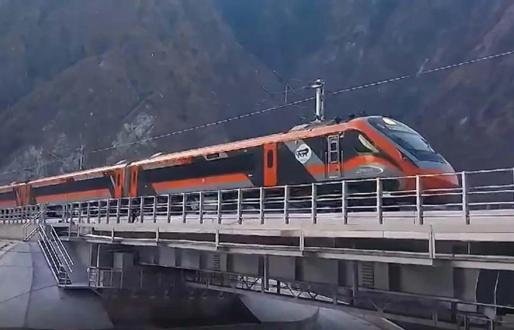 कश्मीर को पहली बार देश से जोड़ेगी वंदे भारत: PM मोदी करेंगे उद्घाटन, चिनाब ब्रिज और अंजी पुल भी होंगे शुरू