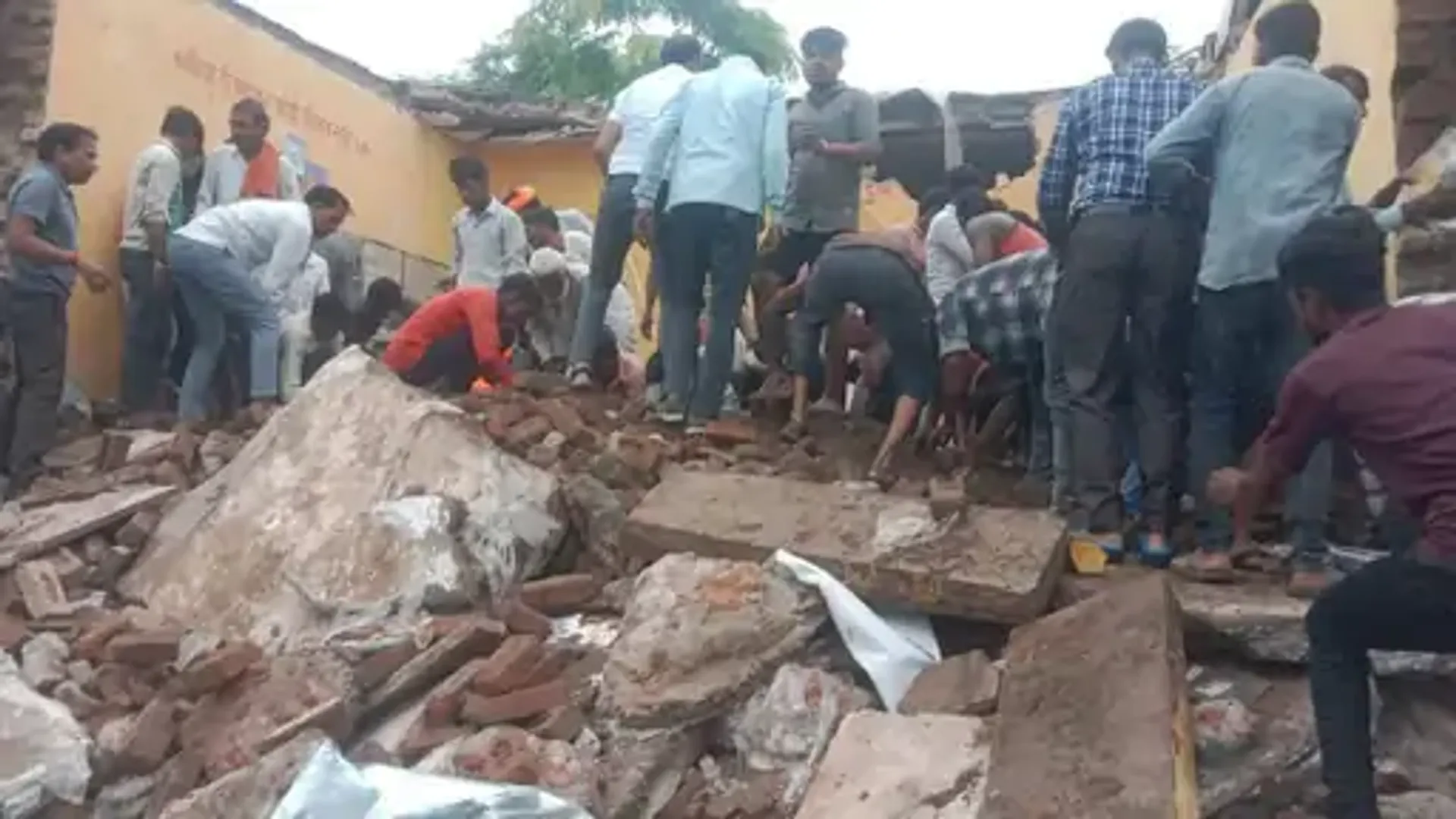 jhalawar-school-roof-collapse-children-death