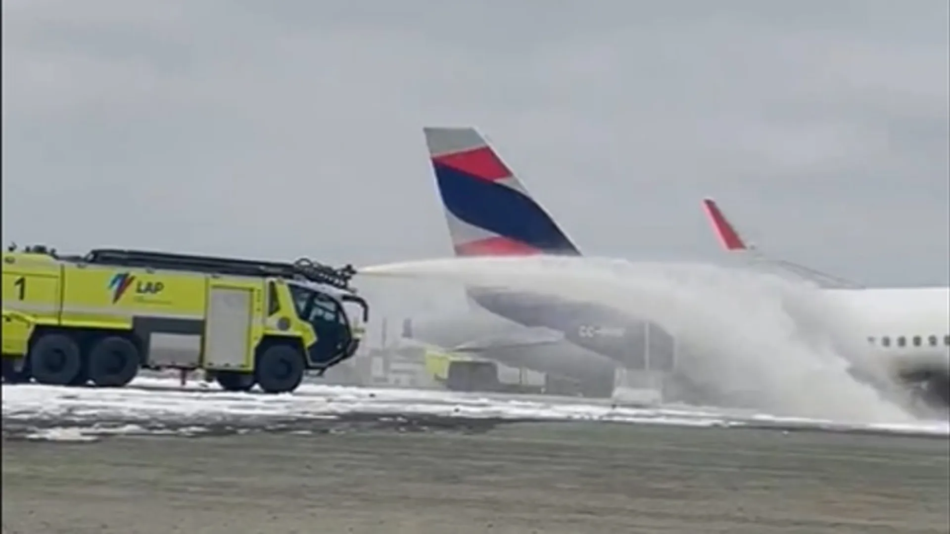 akasa-air-truck-collision-mumbai-airport