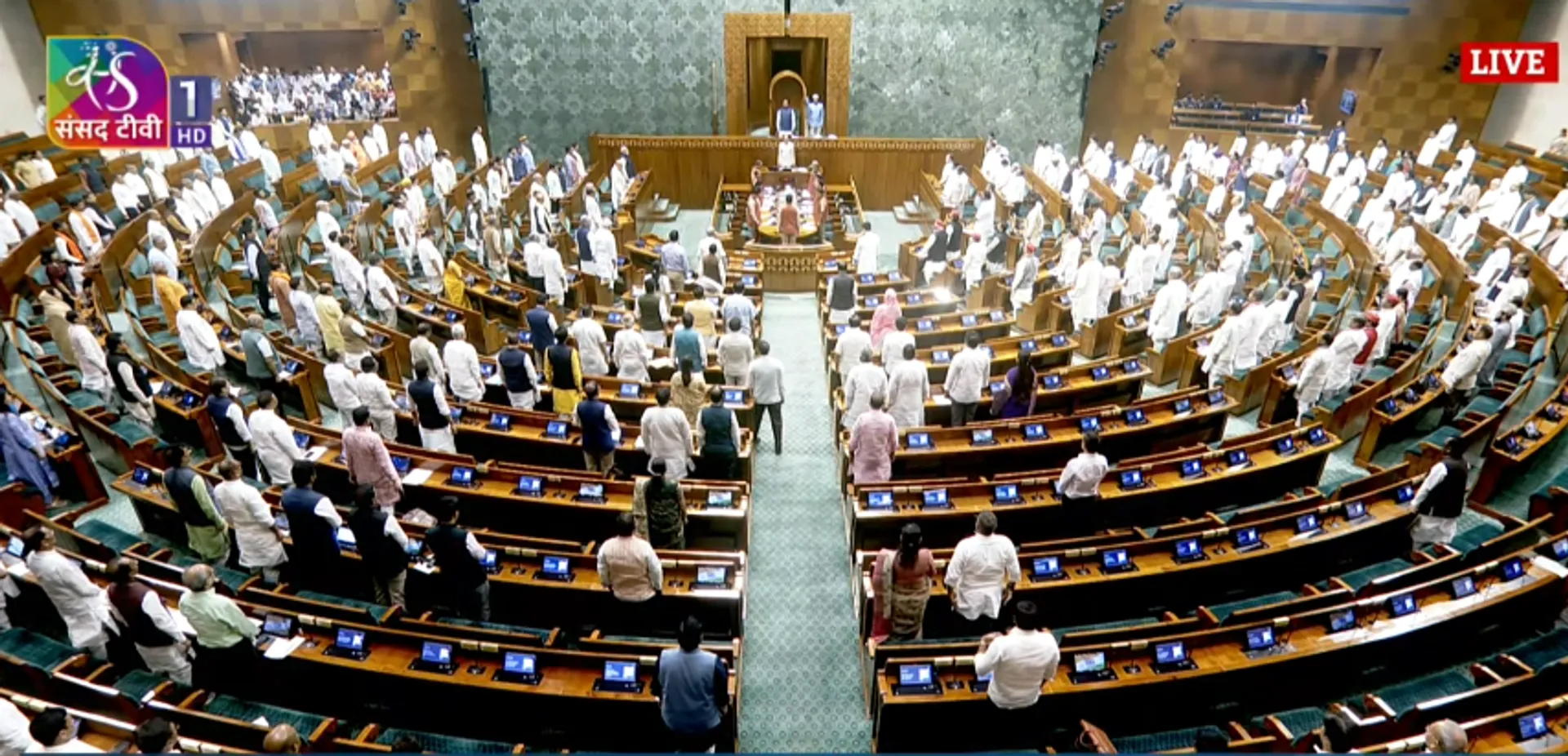 “कॉइन DCX एक्सचेंज से 380 करोड़ रुपये की क्रिप्टोकरेंसी चोरी से जुड़ी खबर, साइबर हैकिंग के बढ़ते मामलों और निवेशकों की सुरक्षा पर सवाल उठाता समाचार।”