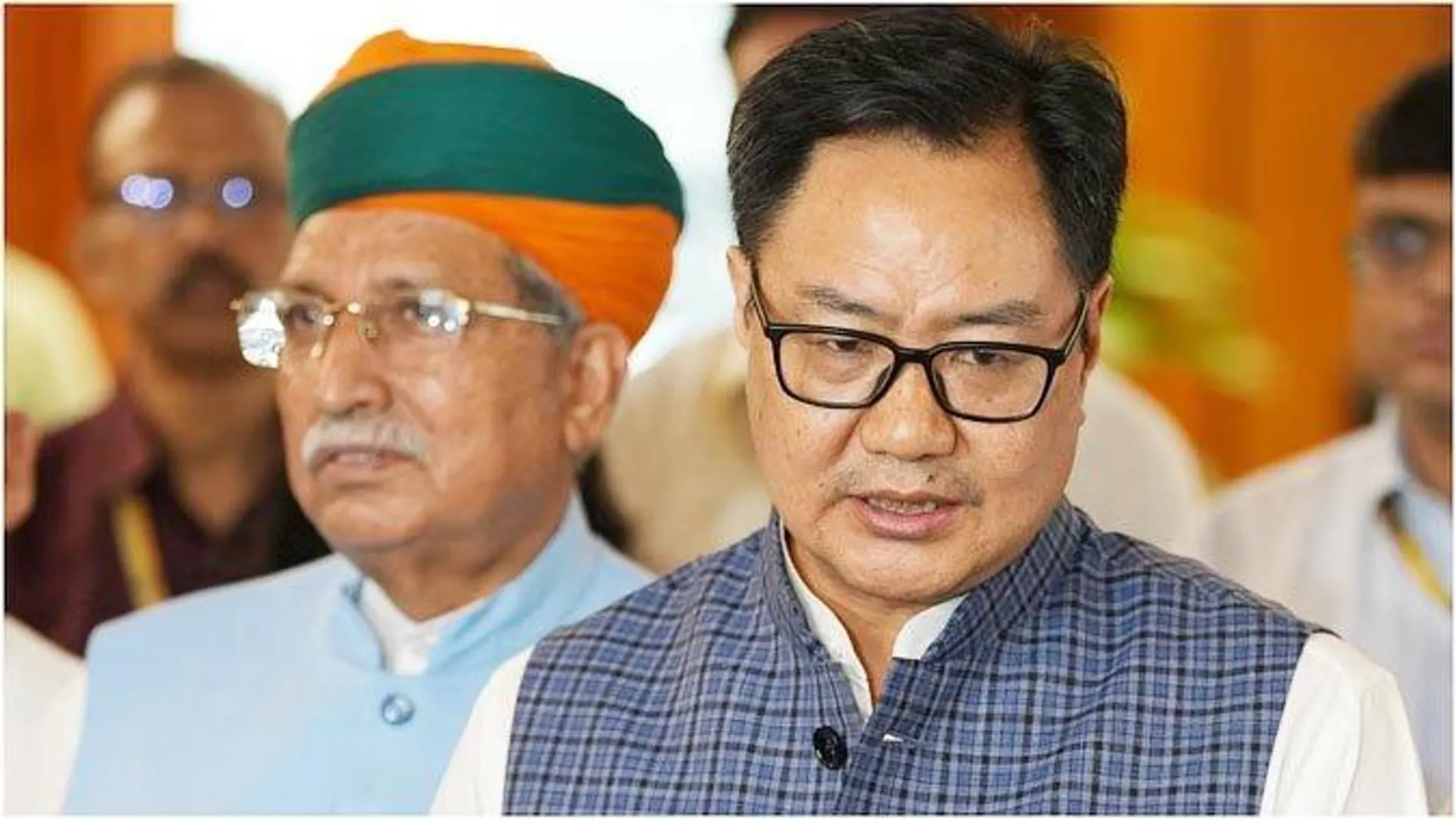 रिजिजू की दो टूक चेतावनी: संसद में विपक्ष न करे 'लक्ष्मण रेखा' पार, कहा- 'पाकिस्तान की भाषा' से बचे देशहित