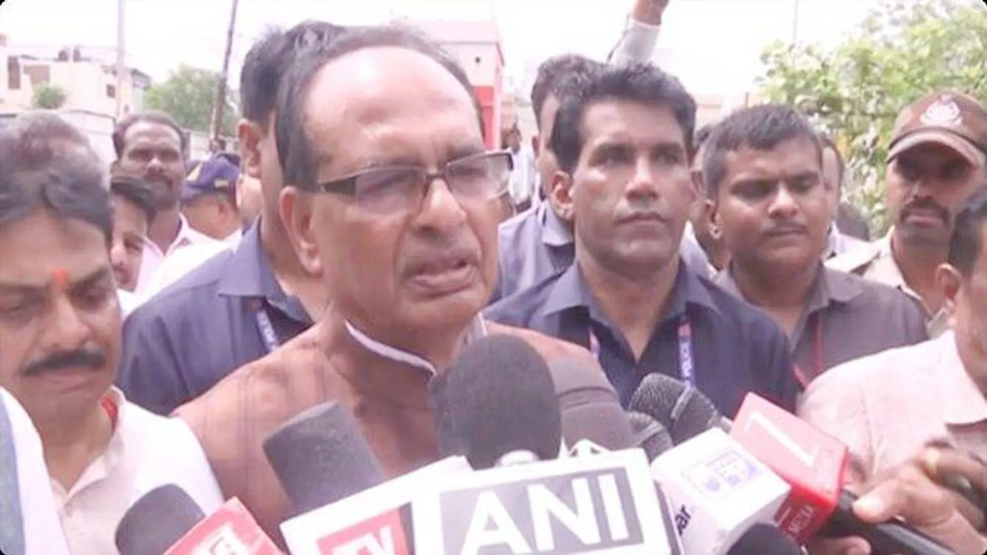 नकली और घटिया उर्वरकों पर सख्ती: शिवराज सिंह चौहान का राज्यों को निर्देश, दोषियों का लाइसेंस रद्द कर एफआईआर दर्ज करें