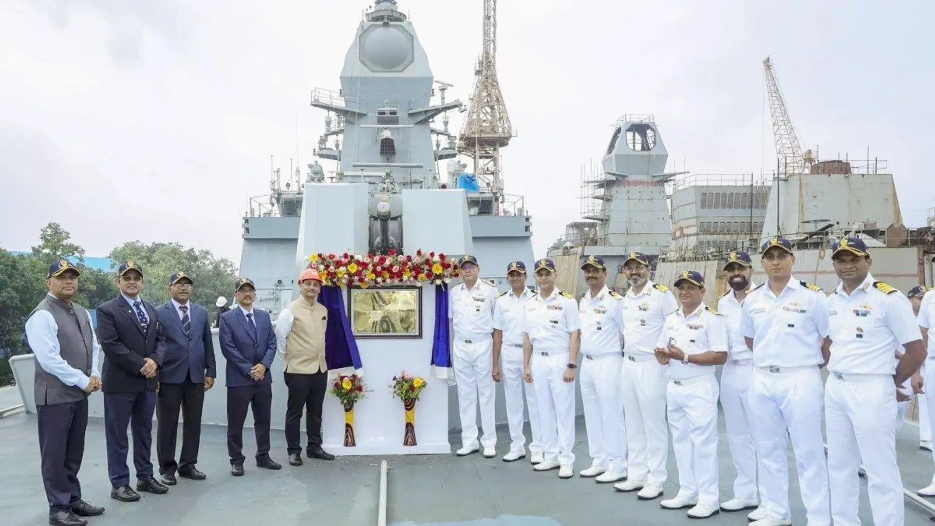 भारतीय नौसेना को मिली नई ताकत, स्वदेशी स्टील्थ फ्रिगेट 'हिमगिरि' नौसेना को सौंपा गया