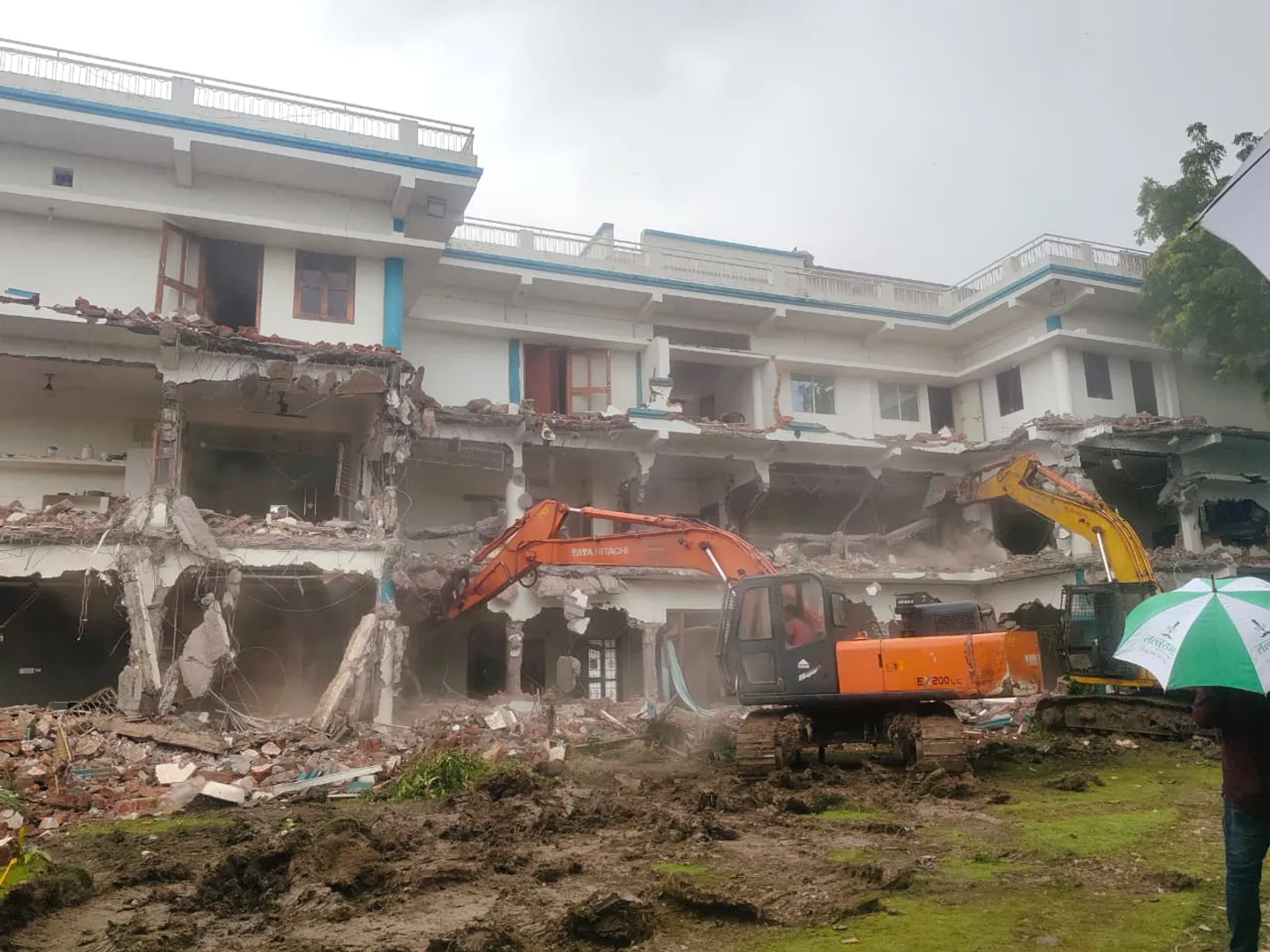 bhopal-machhli-pariwar-bulldozer-action