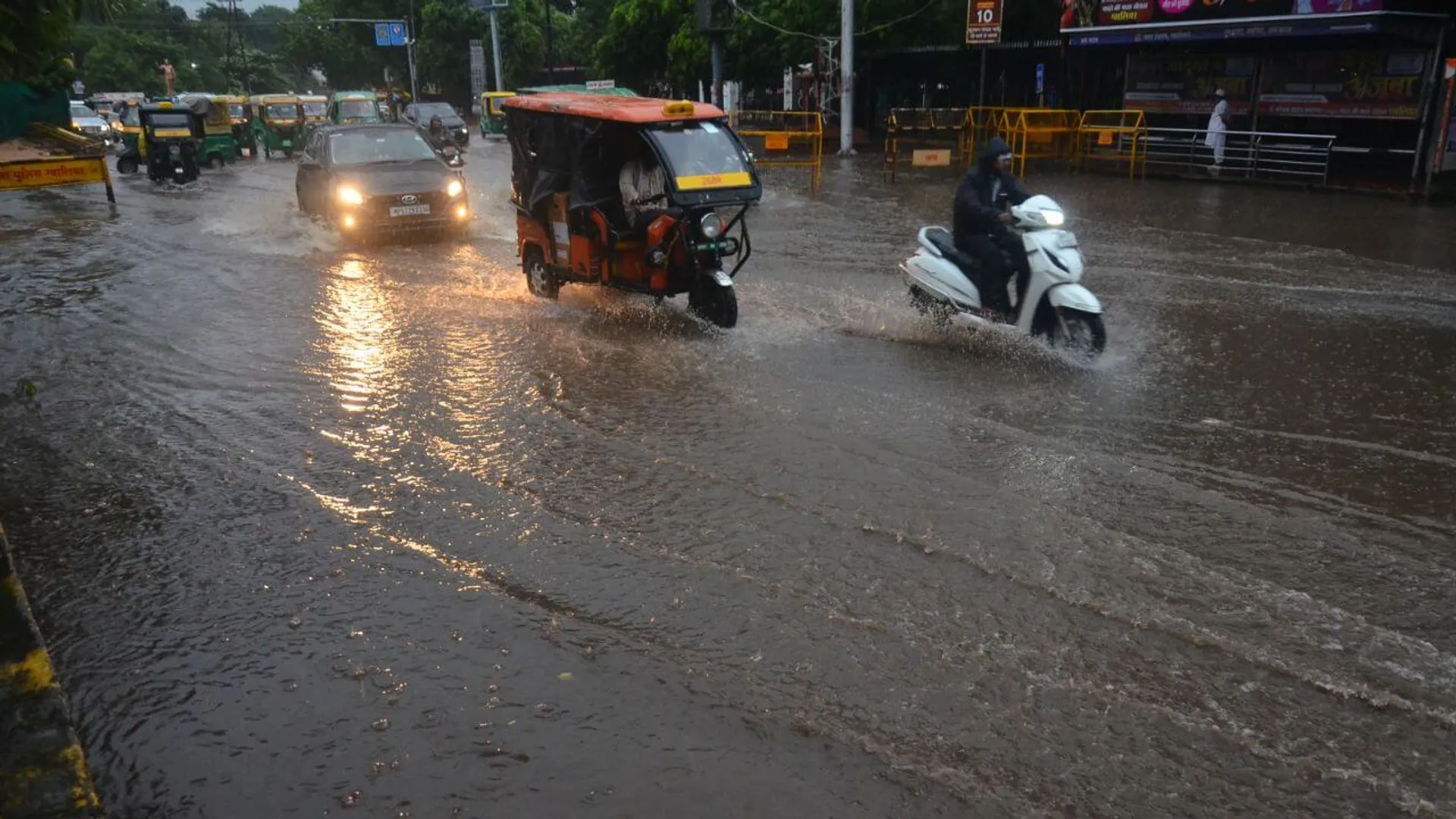 mp-heavy-rain-alert-10-districts