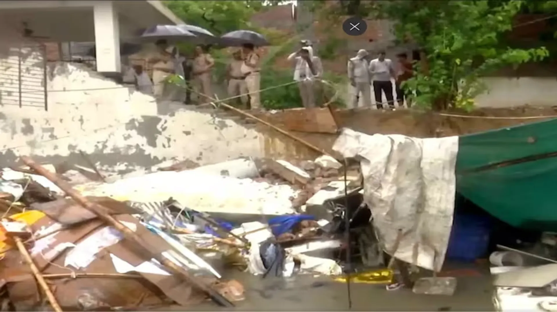 delhi-jaitpur-wall-collapse-8-dead