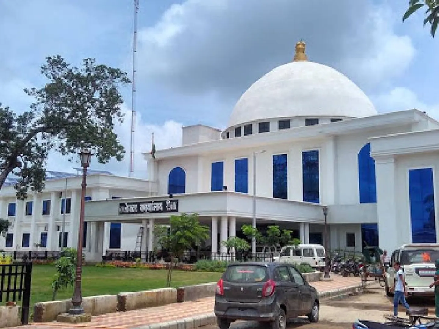 rewa-collector-action-on-officers-cm-helpline