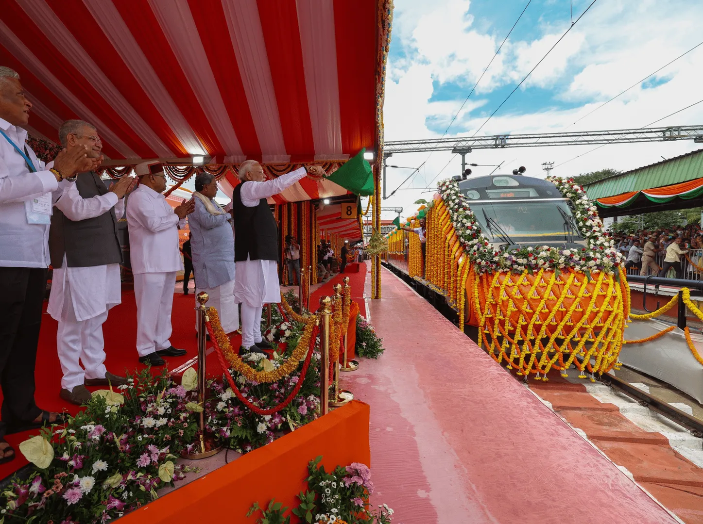 pm-modi-bengaluru-vande-bharat-yellow-metro-trump-response