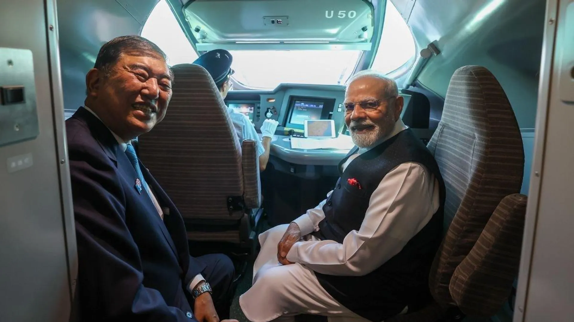 जापान में पीएम मोदी ने शिगेरू इशिबा संग बुलेट ट्रेन की सवारी, भारत-जापान रिश्तों में नई ऊर्जा