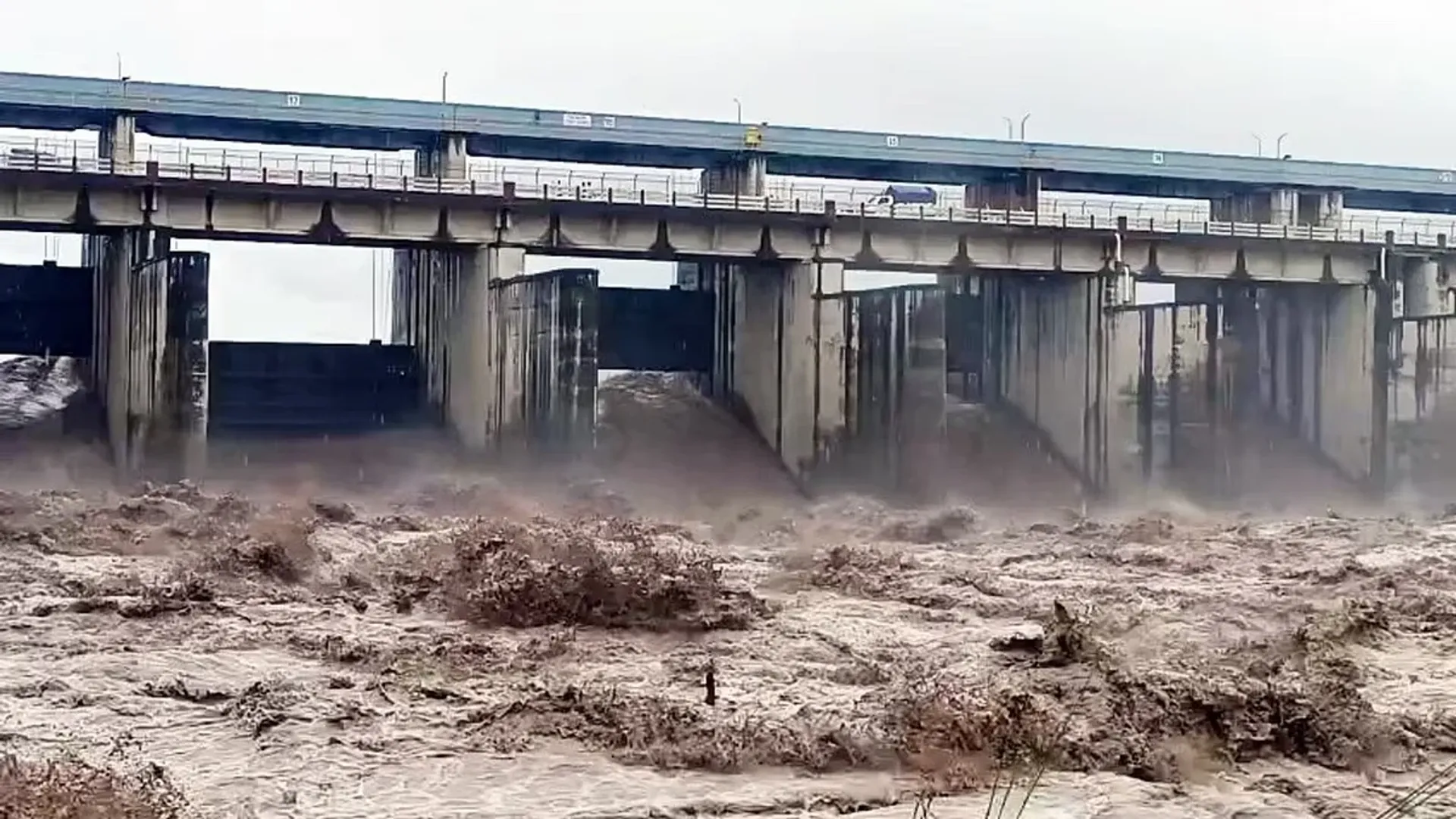 delhi-ncr-barish-badh-yamuna-207-meter