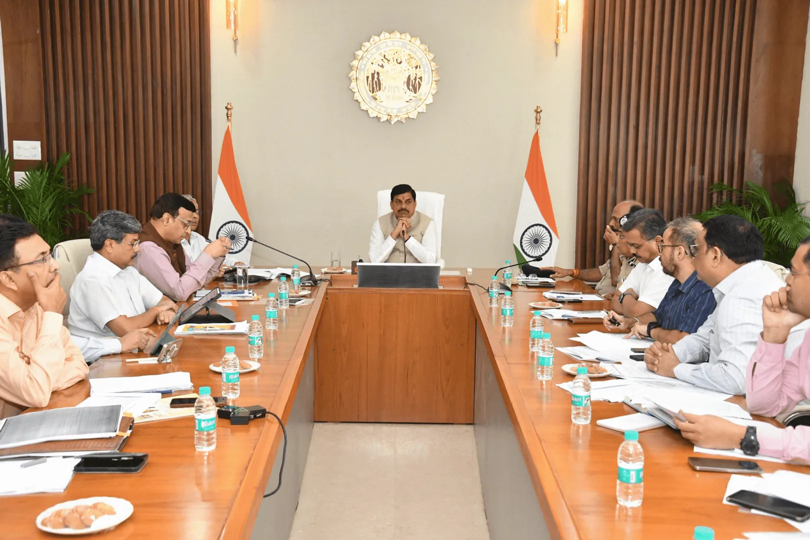 : khad-vitaran-collector-jimmedar-cm-mohan-yadav: khad-vitaran-collector-jimmedar-cm-mohan-yadav