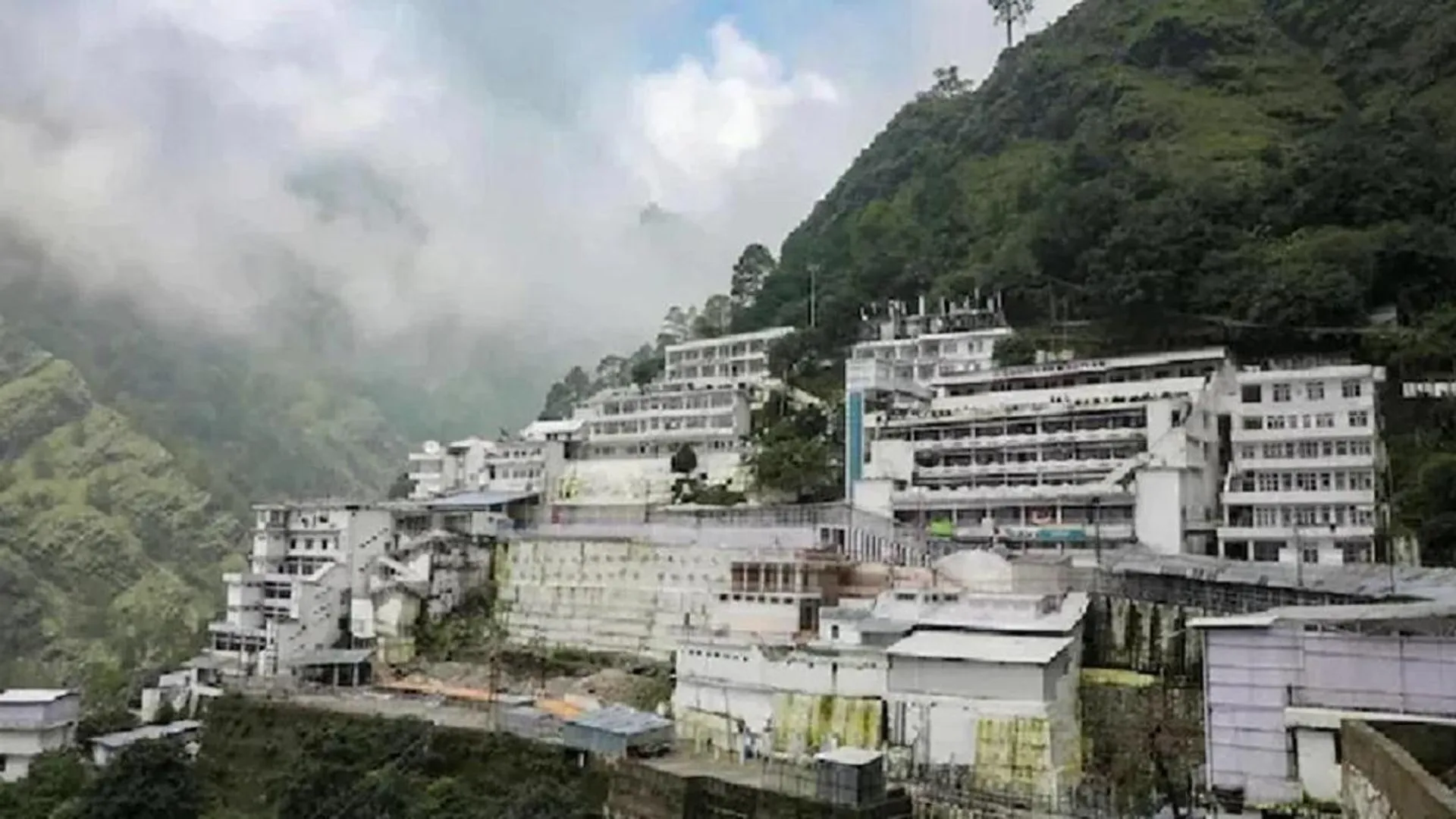 vaishno-devi-yatra-2025-rain-cutof