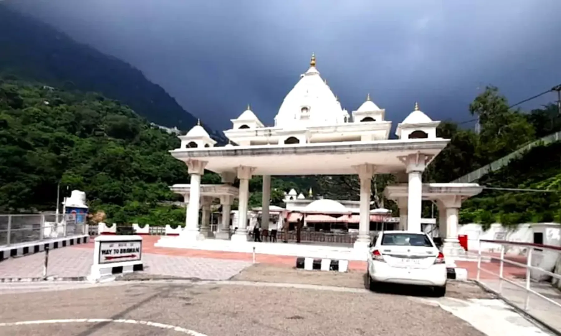 vaishno-devi-yatra-suspended-seven-days-rain-landslide