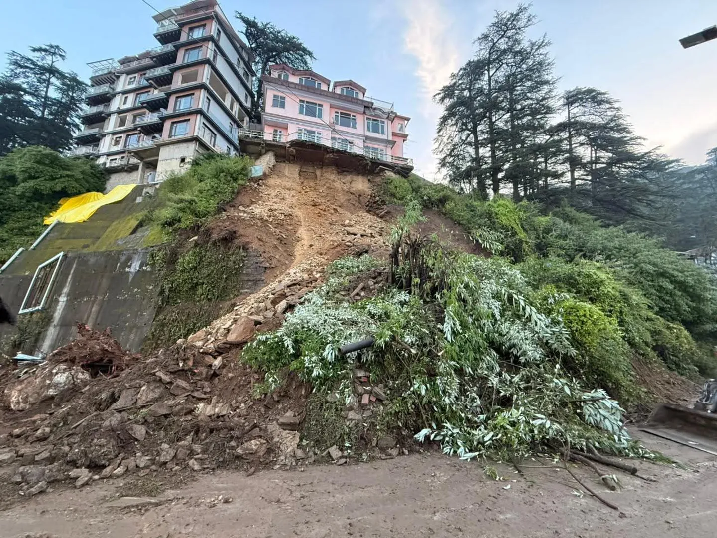 himachal-pradesh-cloudburst-kinnaur-shimla-landslide-552-roads-closed