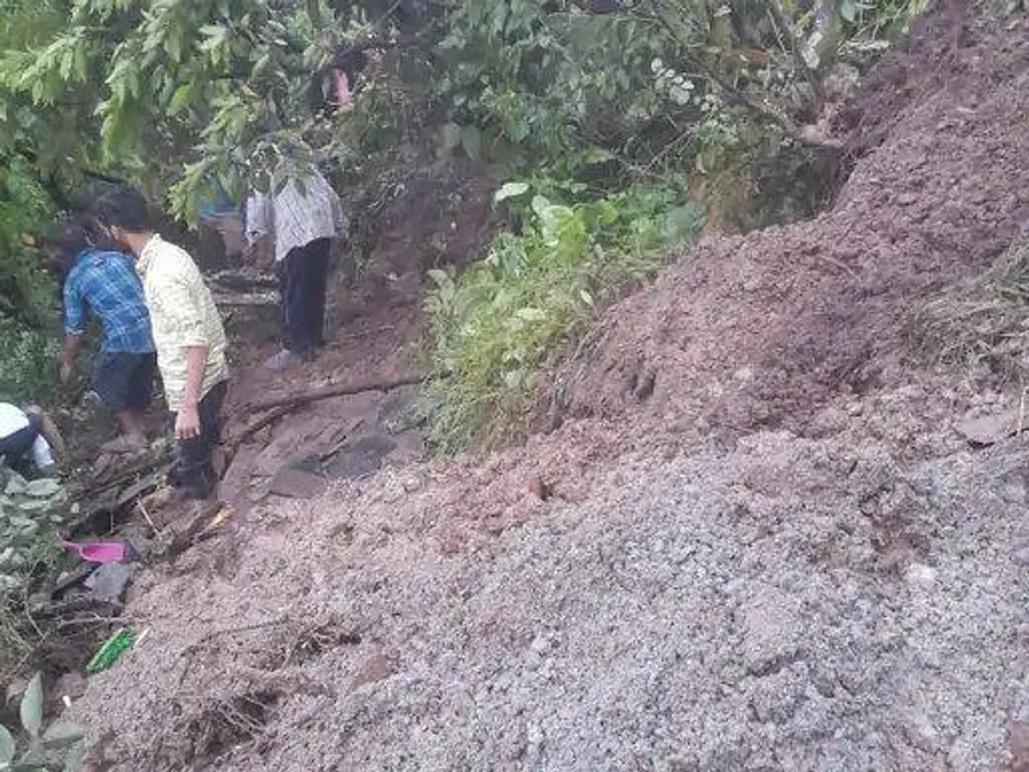 mandi-landslide-house-collapse-3-dead-2-rescued