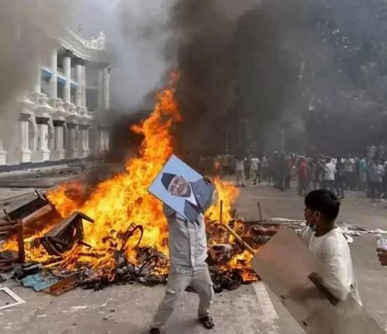 नेपाल में बढ़ती हिंसा से भारत में अलर्ट, यूपी-बिहार-उत्तराखंड बॉर्डर पर सख्त निगरानी