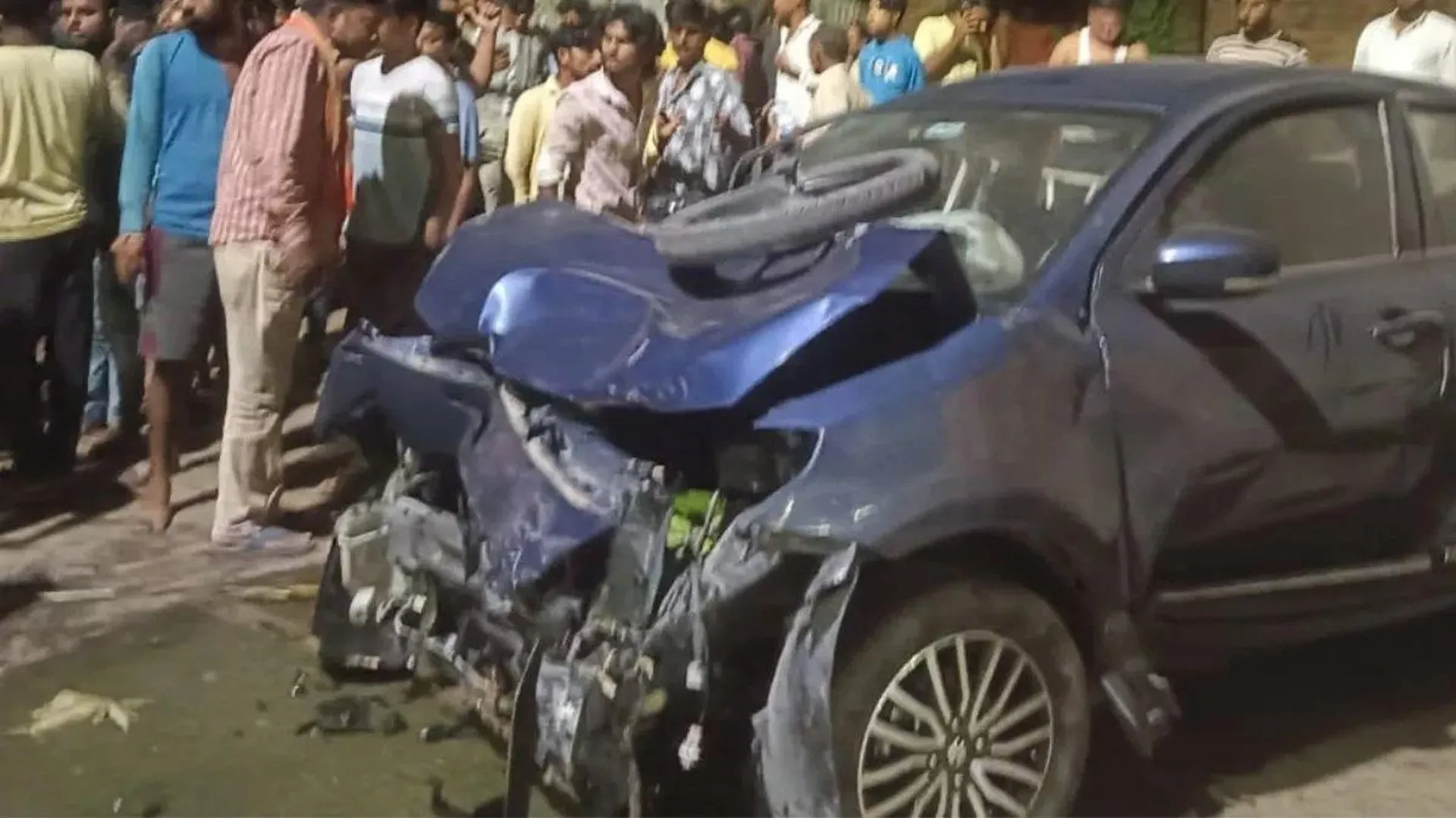 pratapgarh-swift-dzire-accident-three-dead