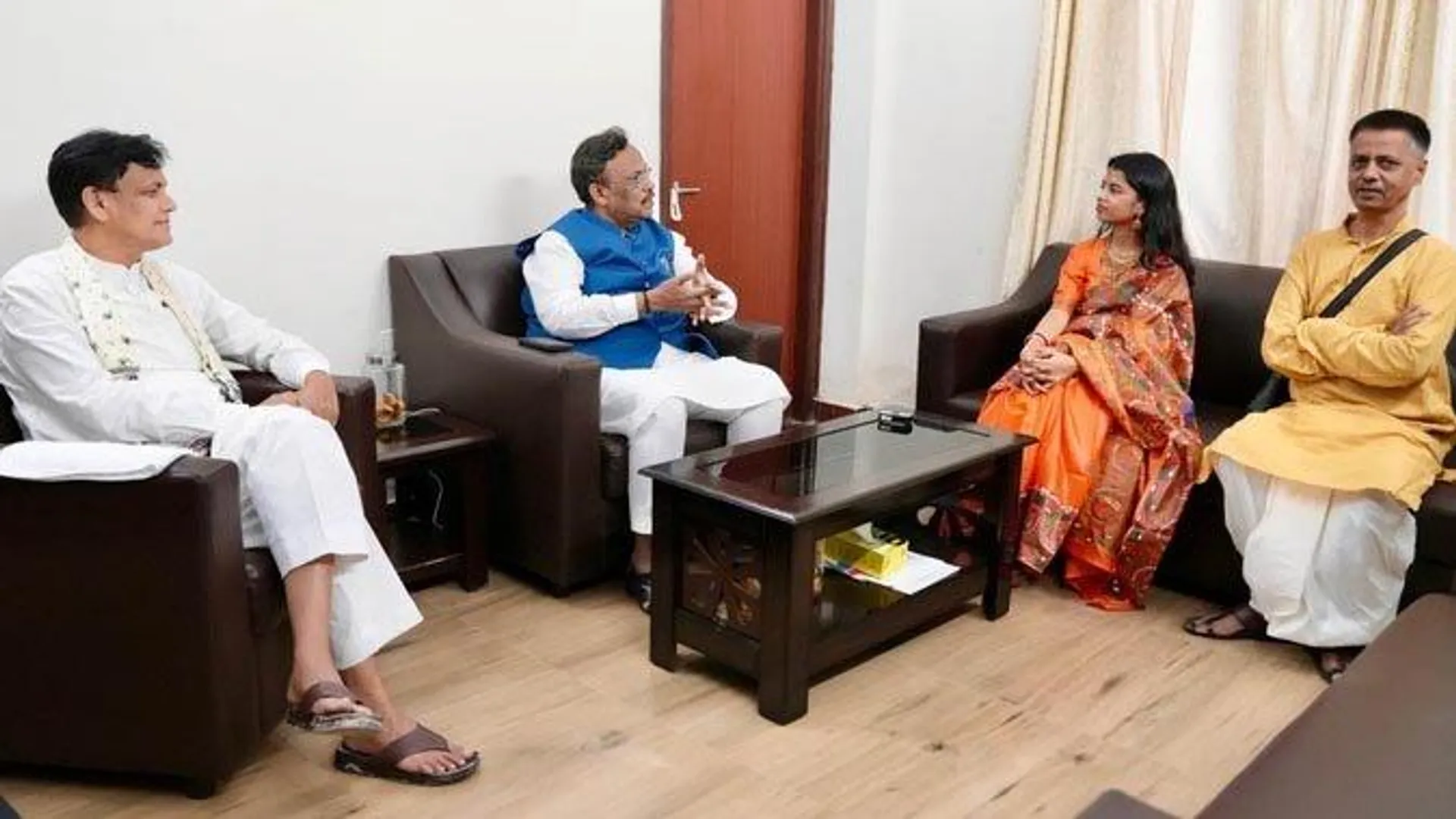 maithili-thakur-politics-entry-bjp-meeting-bihar-election-2025