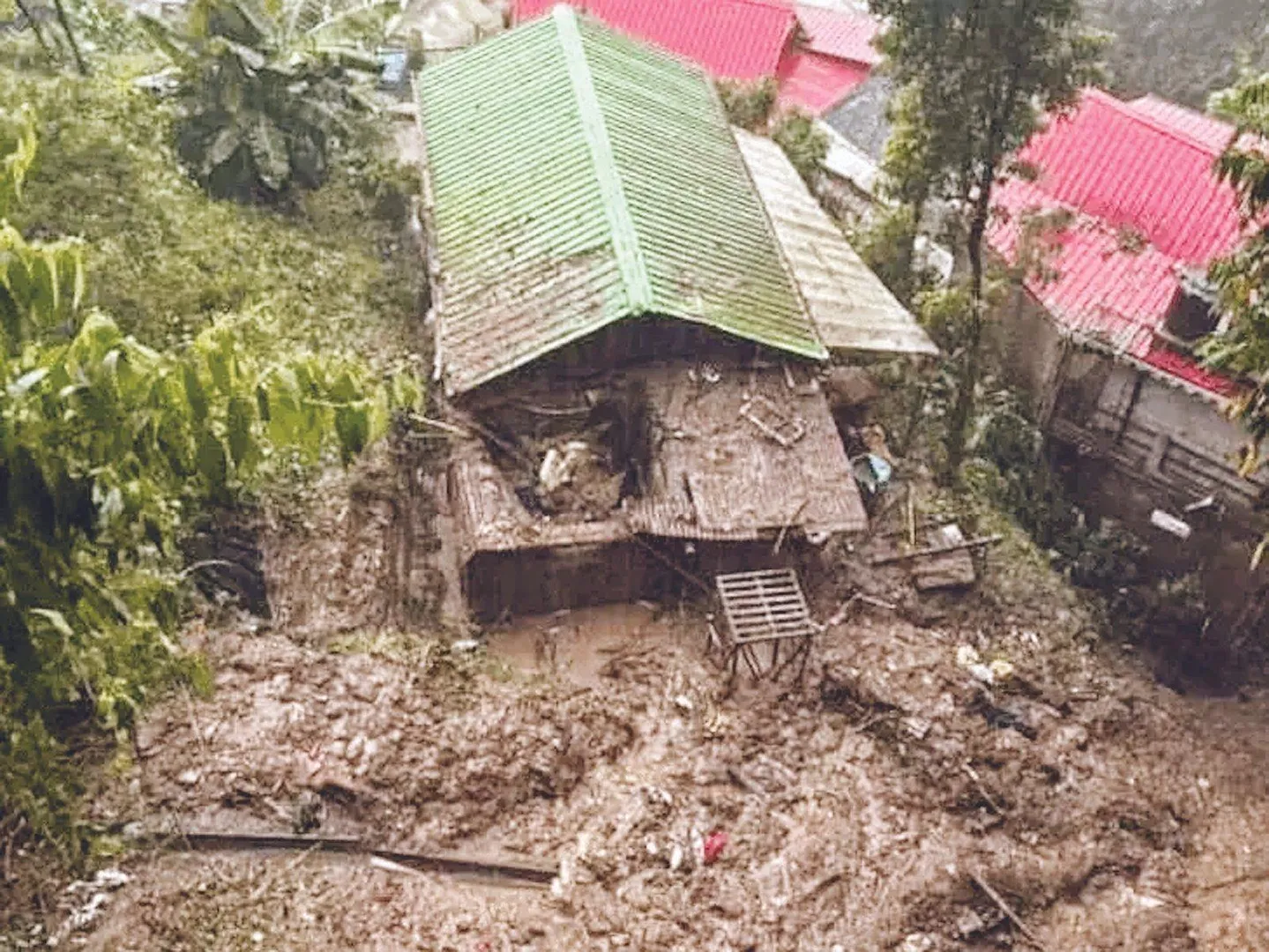 darjeeling-landslide-24-dead-himachal-snow-jk-alert