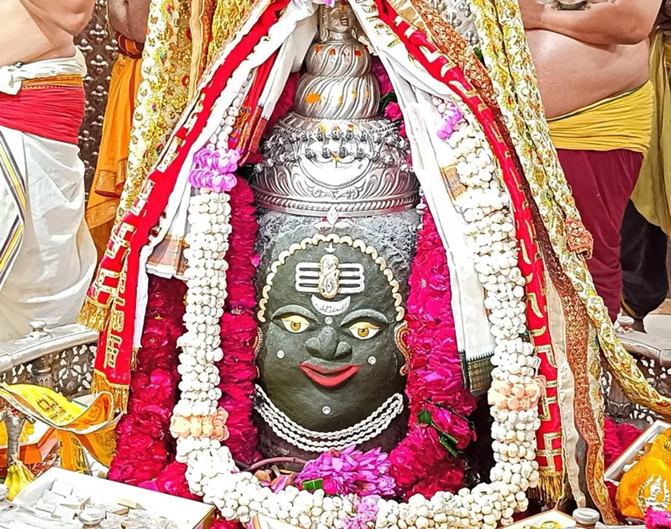 baba-mahakal-bhasma-aarti-divine-decoration-ujjain-first-sawari