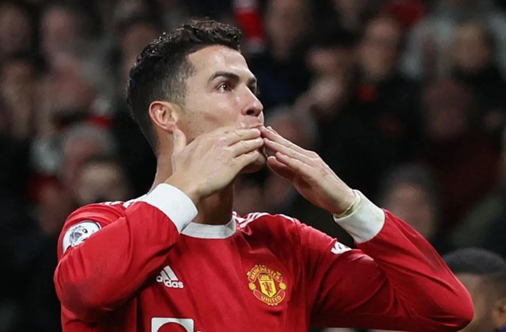 cristiano-ronaldo-becomes-first-billionaire-footballer