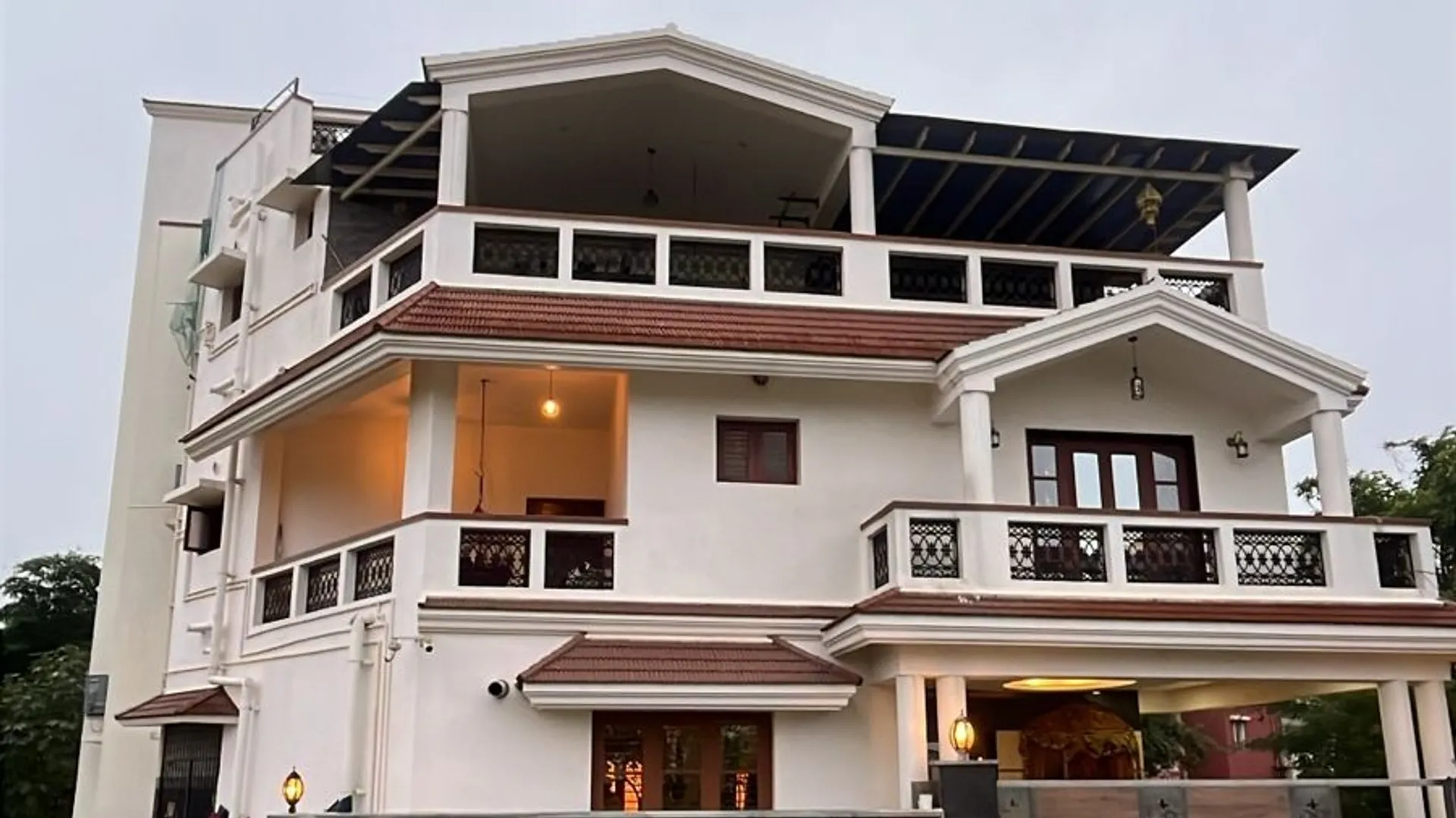 🚨 लोकायुक्त की बड़ी कार्रवाई: लोनिवि के पूर्व ईएनसी गोविंद प्रसाद मेहरा के ठिकानों पर छापा, करोड़ों की अवैध संपत्ति बरामद