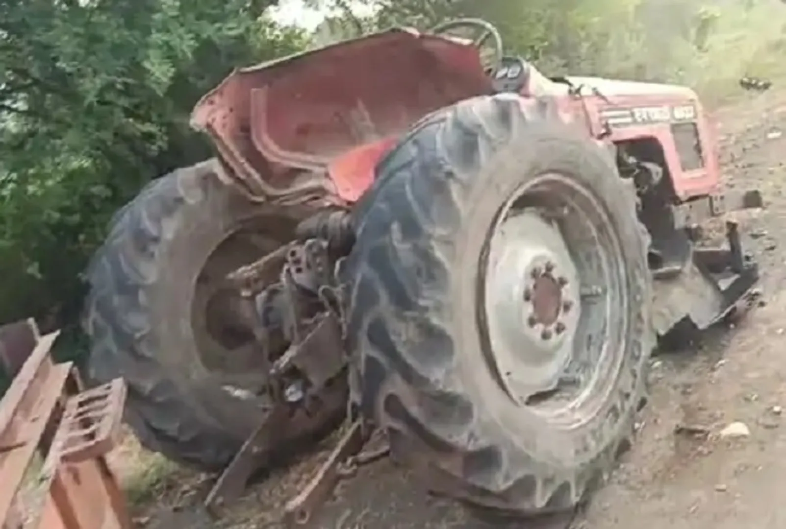 pandhurna-tractor-trolley-accident-three-farmers-dead-hivra-highway