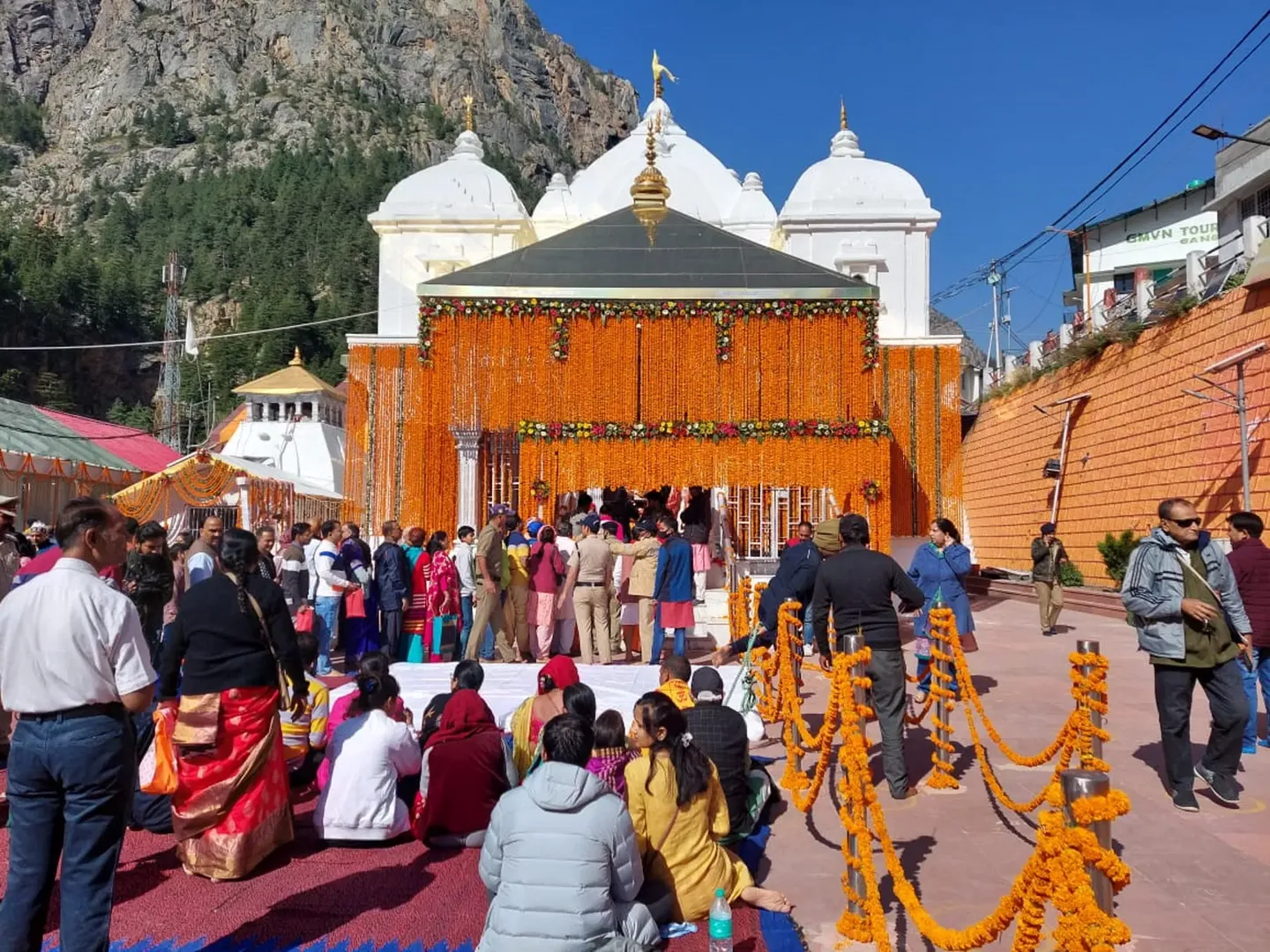 gangotri-dham-decorated-on-diwali-doors-to-close-on-october-22