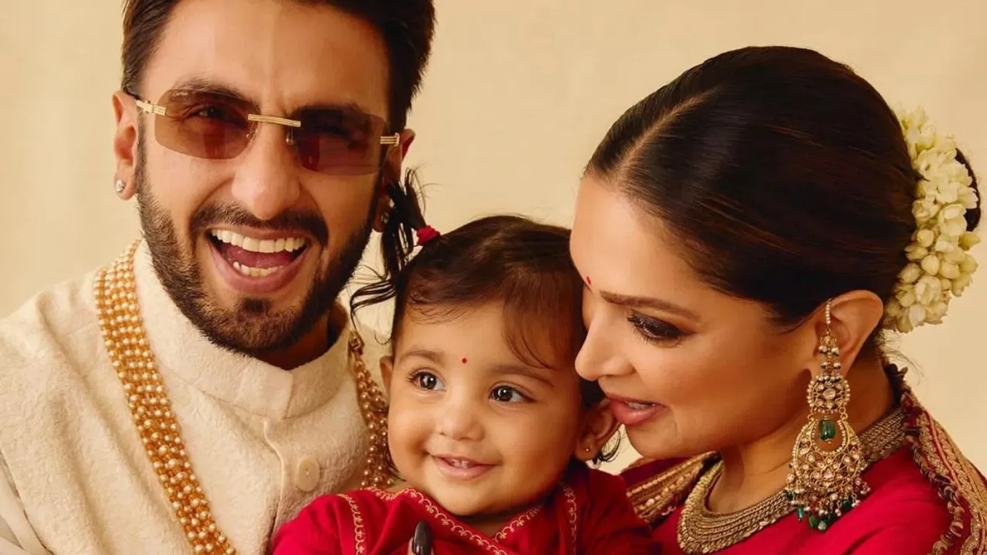 deepika-ranveer-reveal-daughter-dua-face-on-diwali