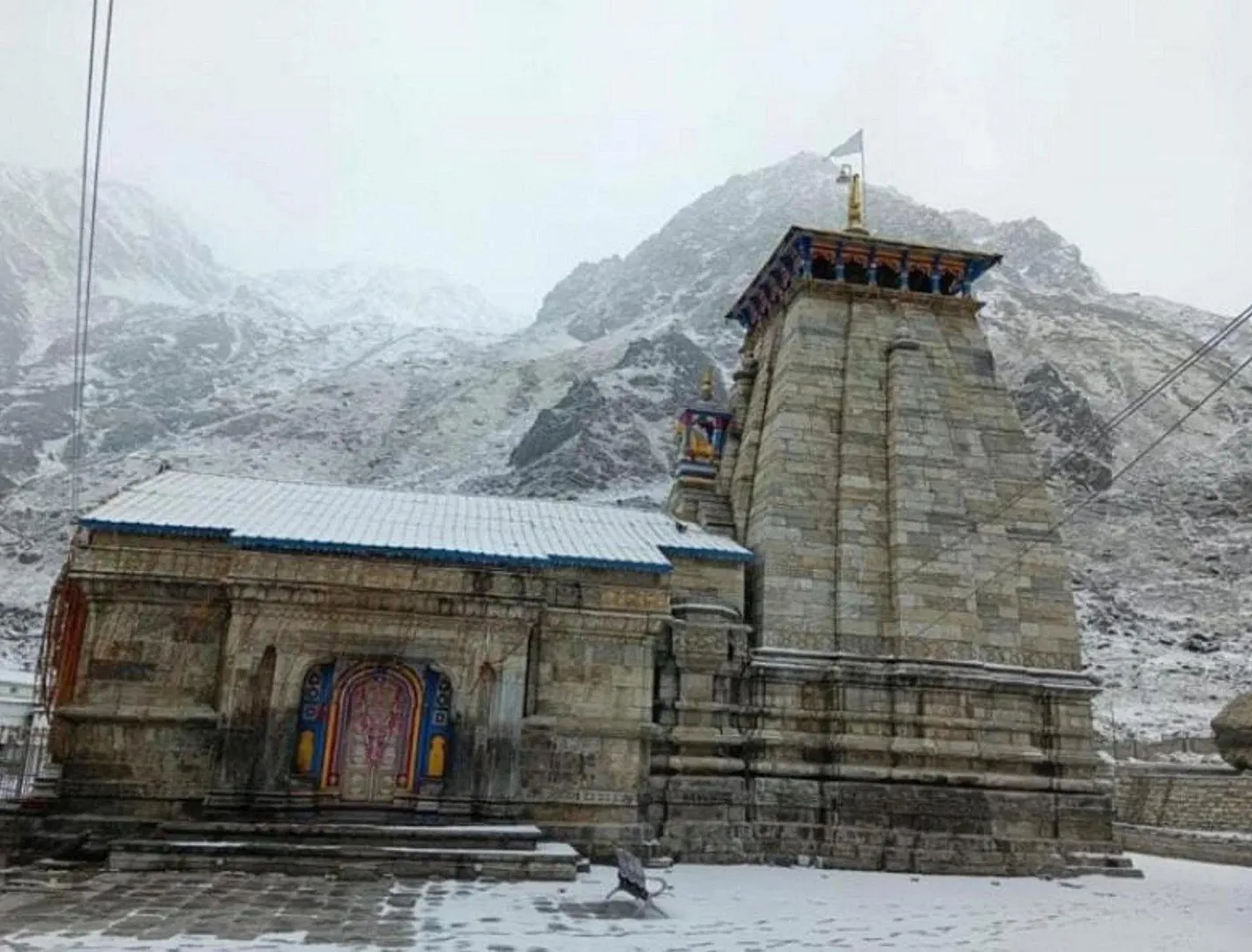 kedarnath-badrinath-first-snowfall-season-hemkund-sahib-red-alert