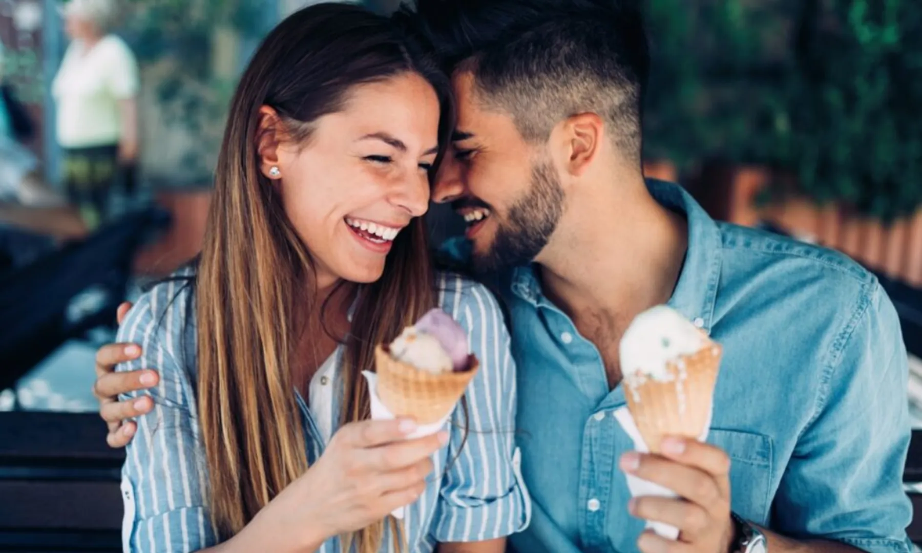 People in relationship have higher life satisfaction than single people, Study finds  (1)