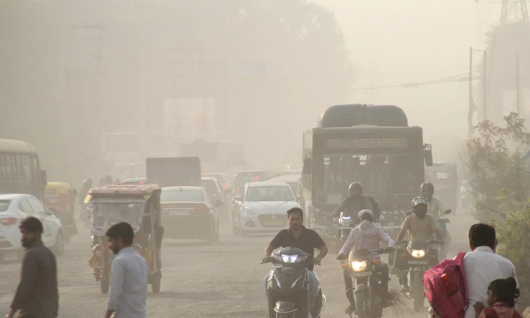 Delhi govt plans work-from-home for 50% employees, eyes cloud seeding solution