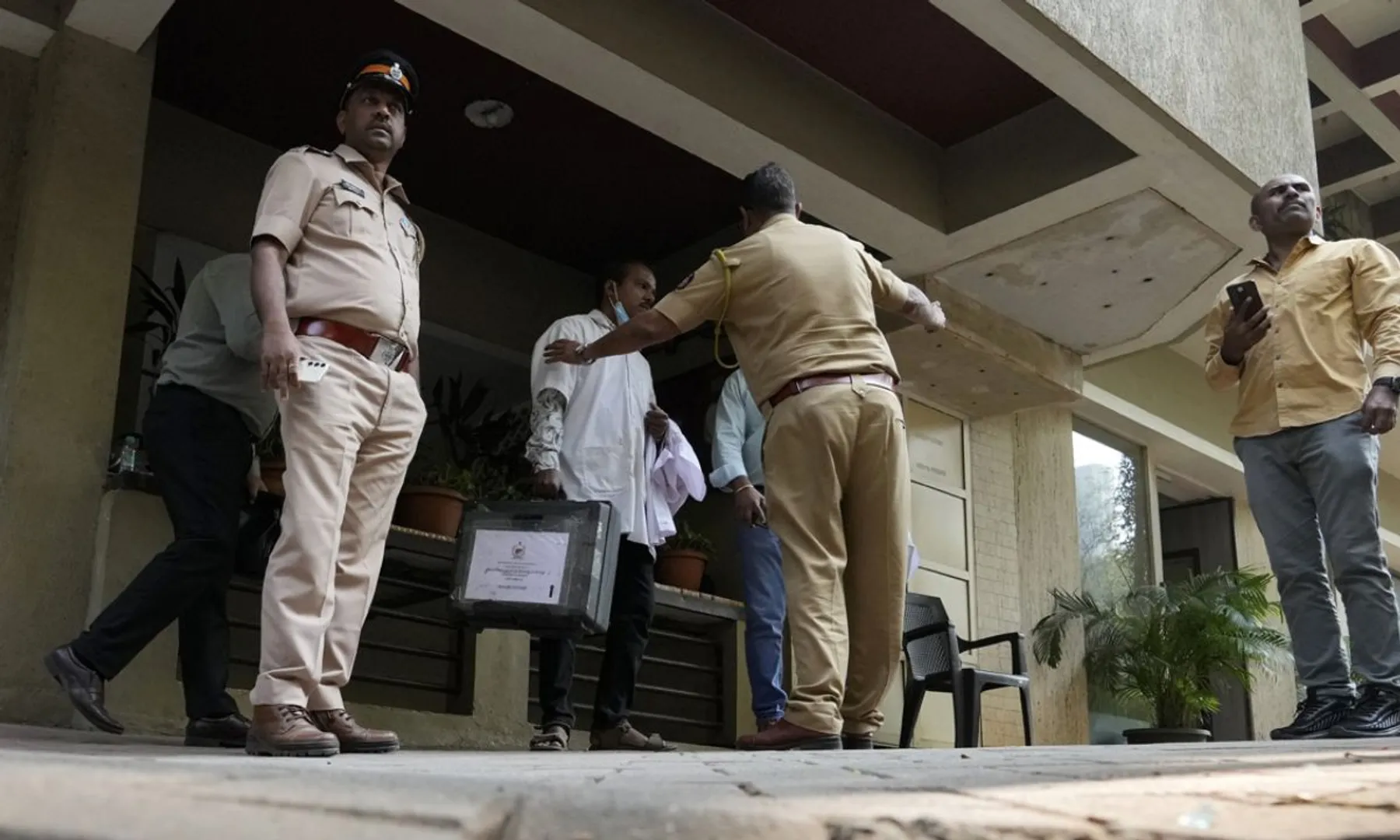 Saif Ali Khan's attacker arrested by Mumbai police  What we know so far