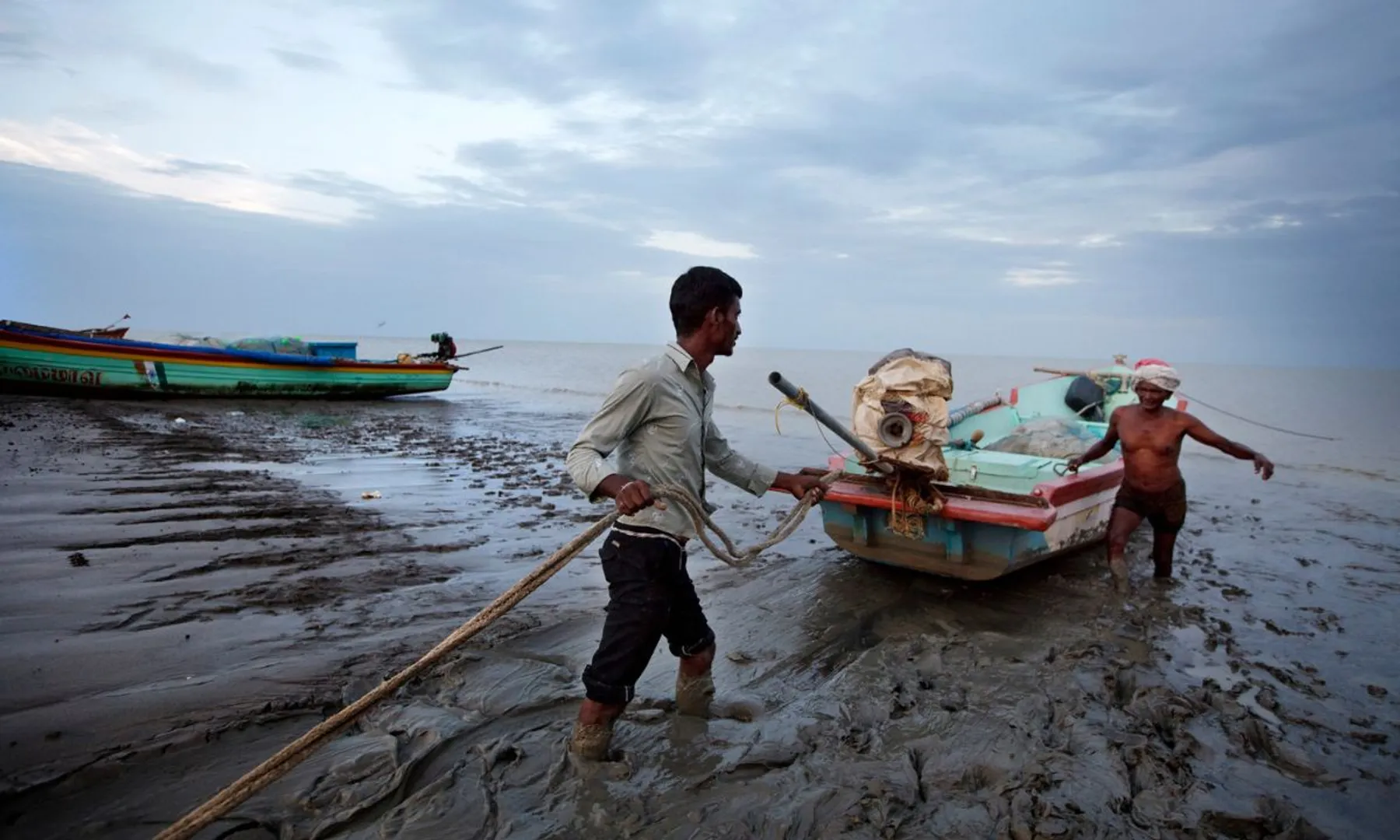 Sri Lankan navy opens fire on Indian fishermen, India strongly protests