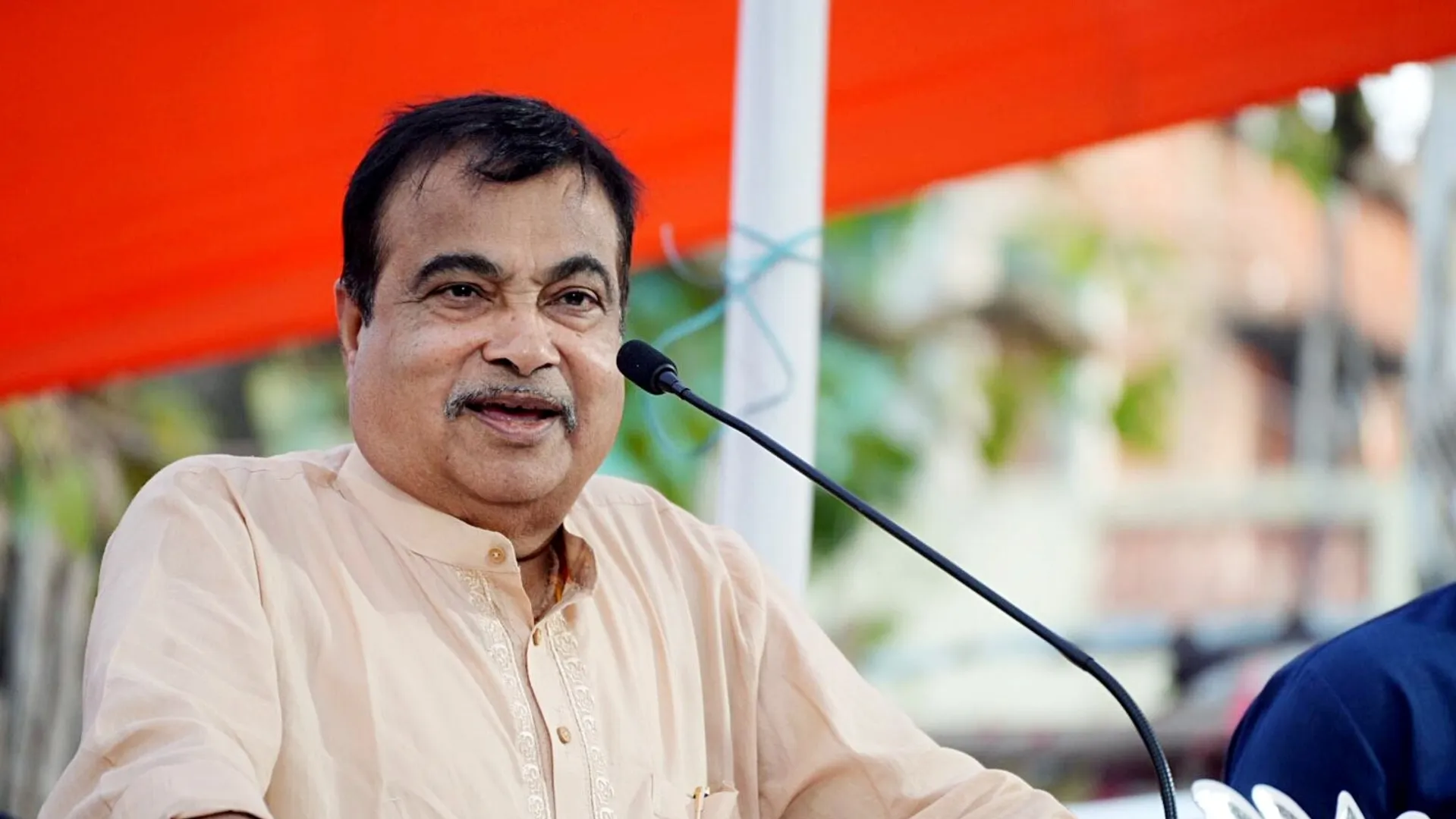 Nitin Gadkari blames civil engineers 