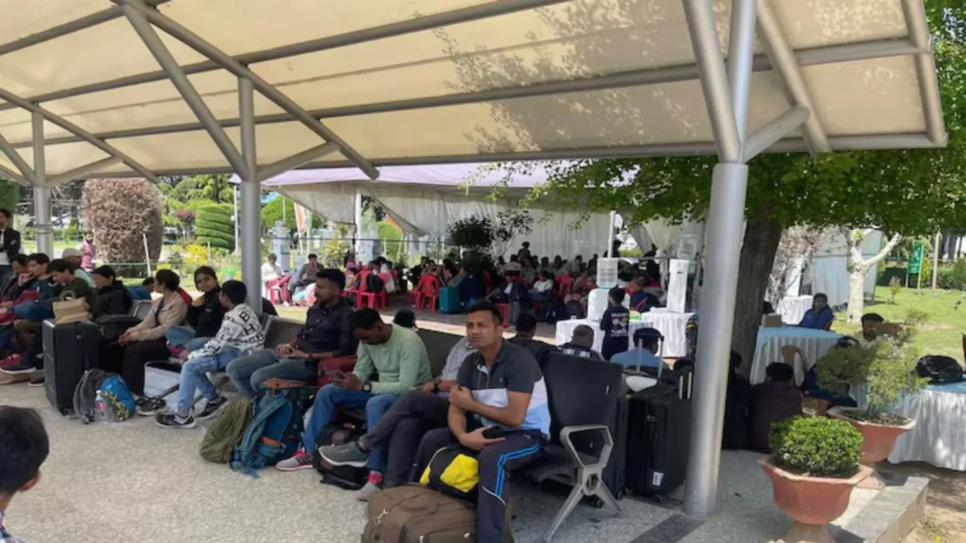 20 flights carrying 3,337 passengers departed from Srinagar 