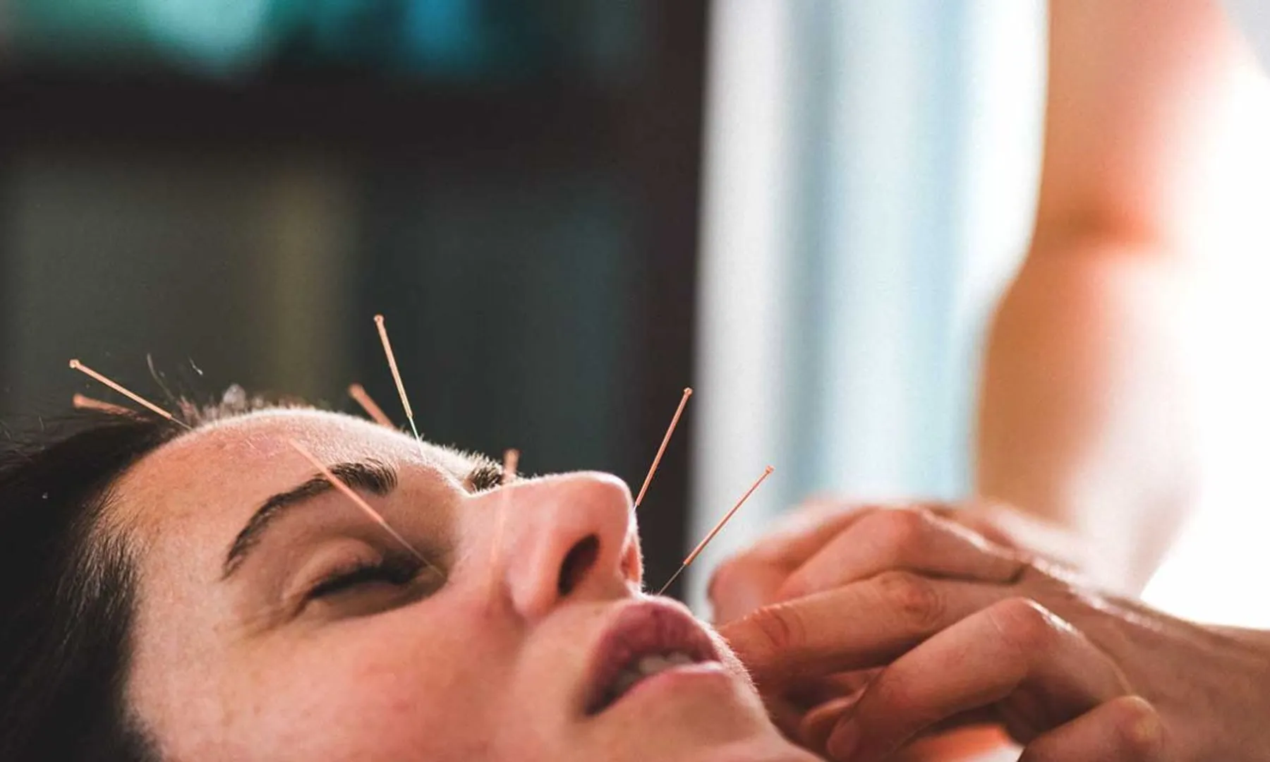 Man nearly dies after fake doctor tries acupuncture to treat tumour