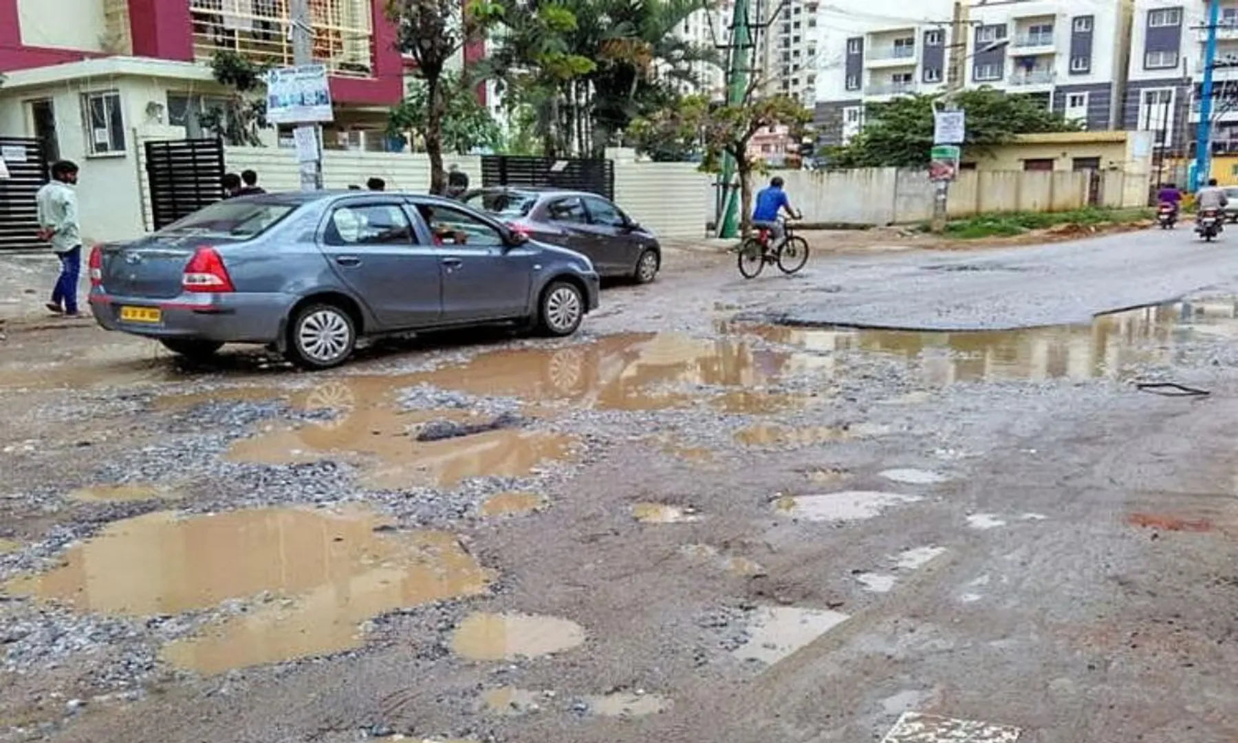 Bengaluru man sends Rs 50 lakh legal notice to BBMP for 'trauma' due to poor roads