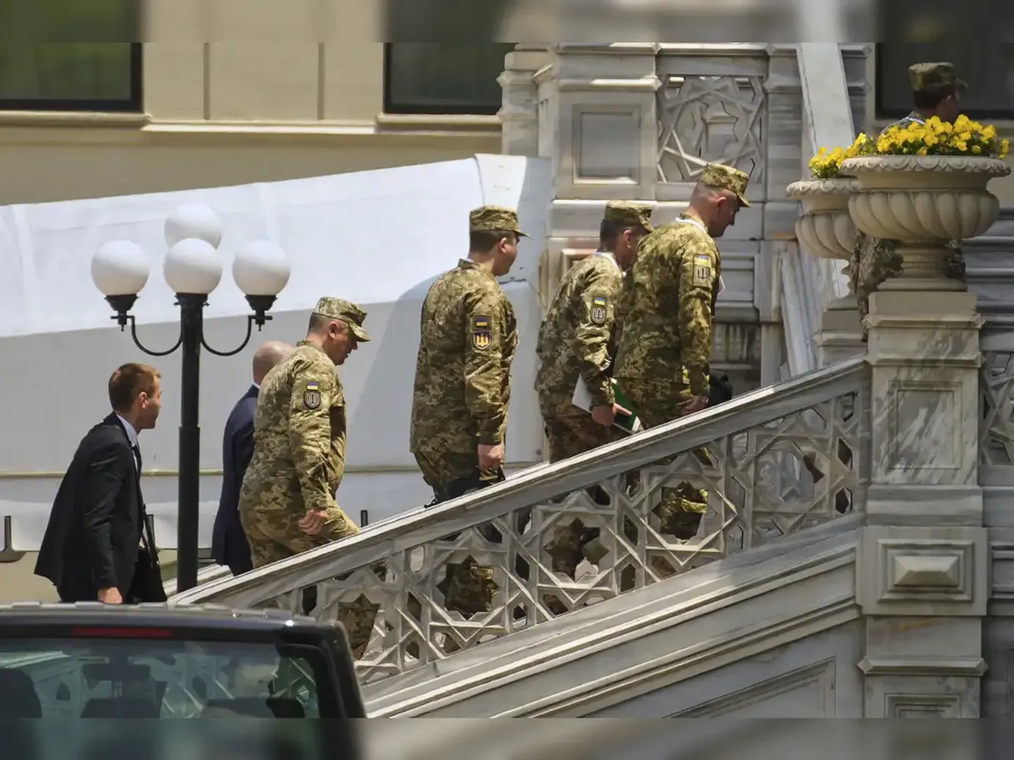 Russia  to give 6,000 frozen bodies of Ukrainian soldiers 